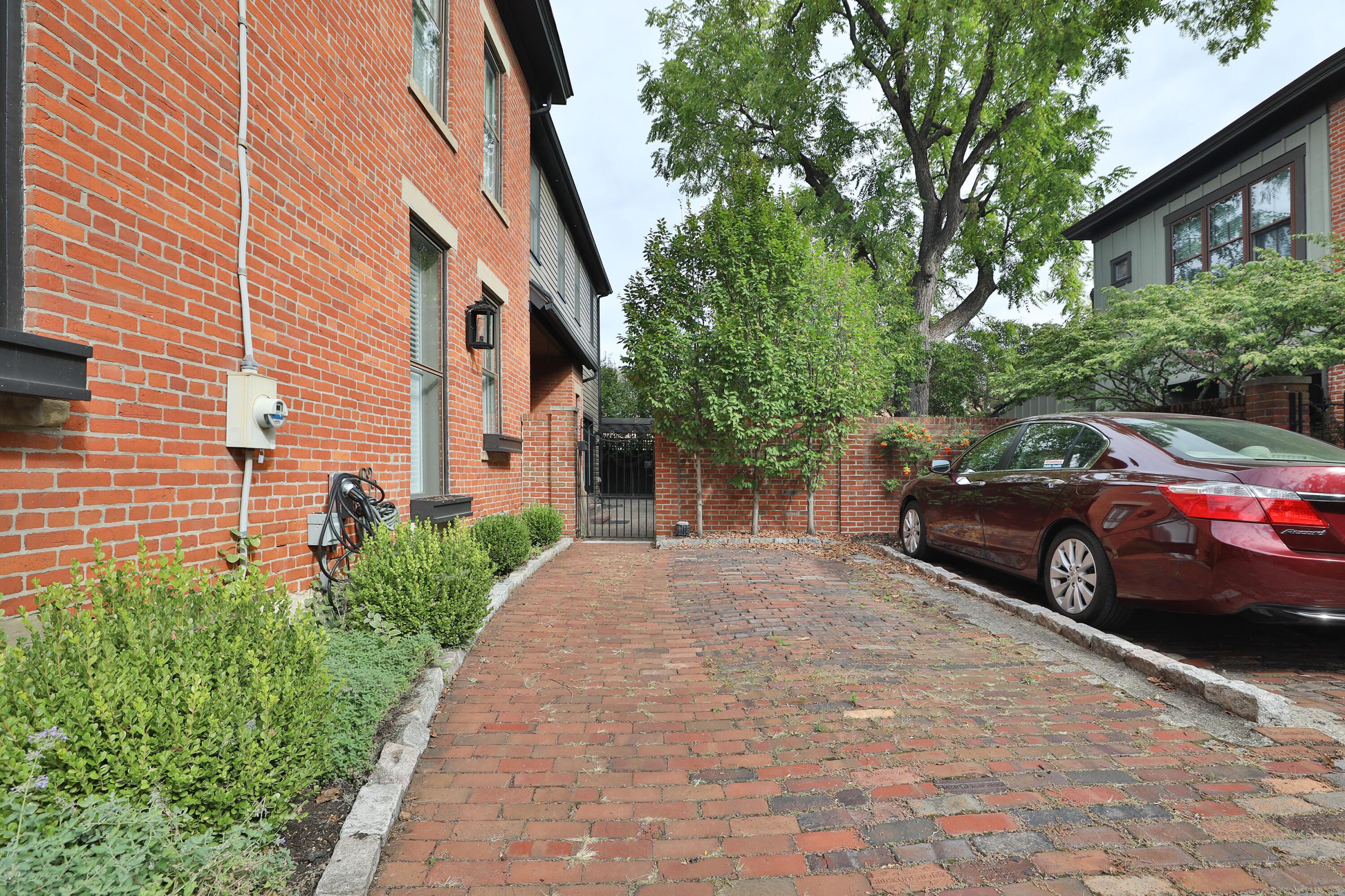 266 E Sycamore Street