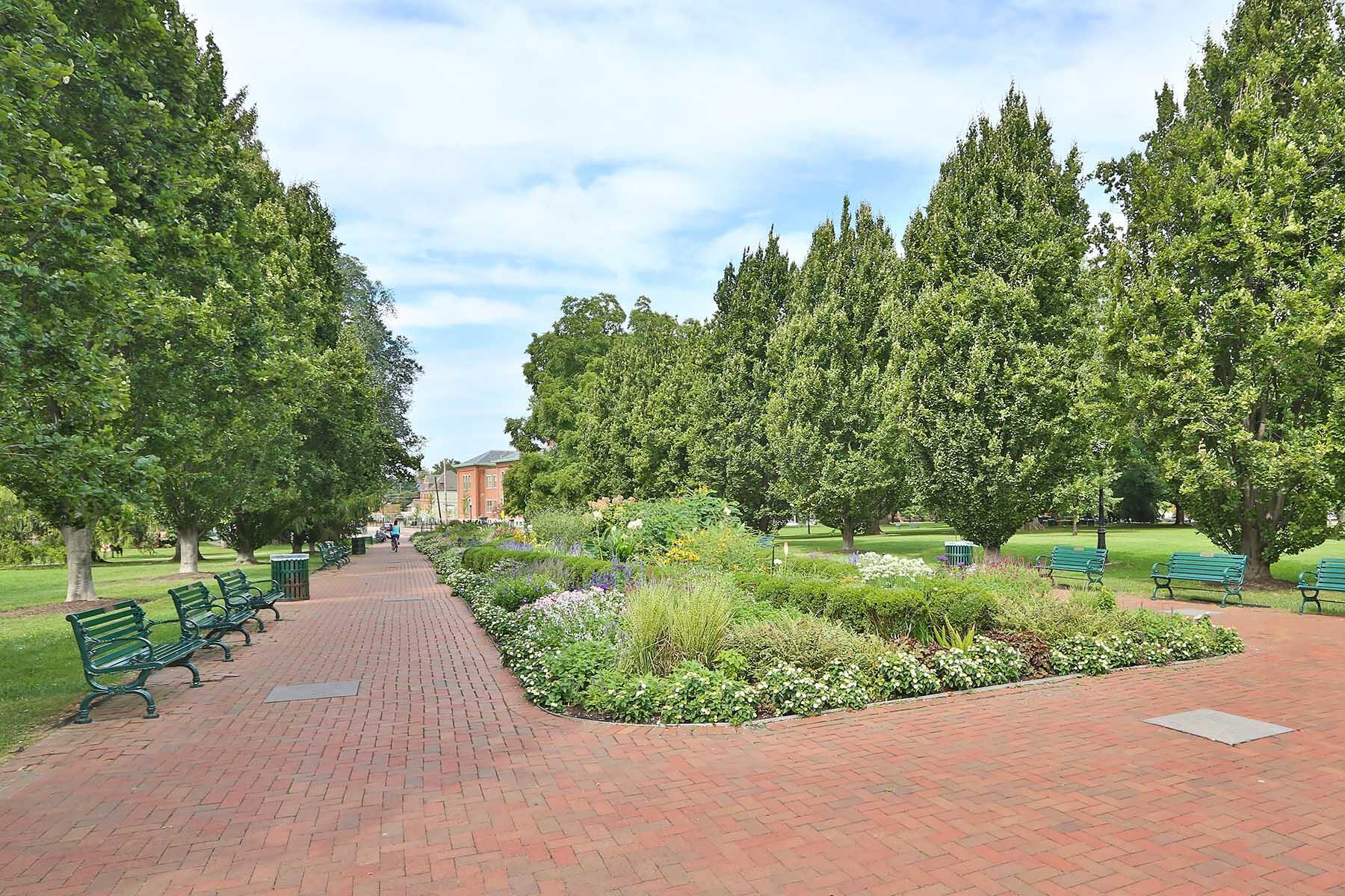 266 E Sycamore Street