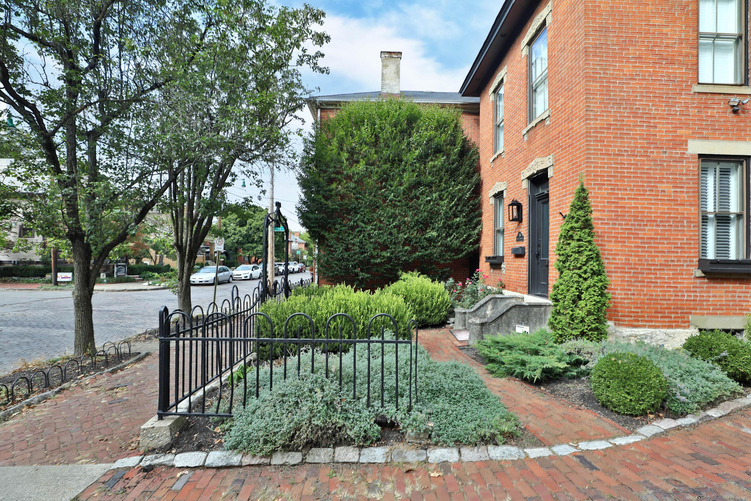 266 E Sycamore Street