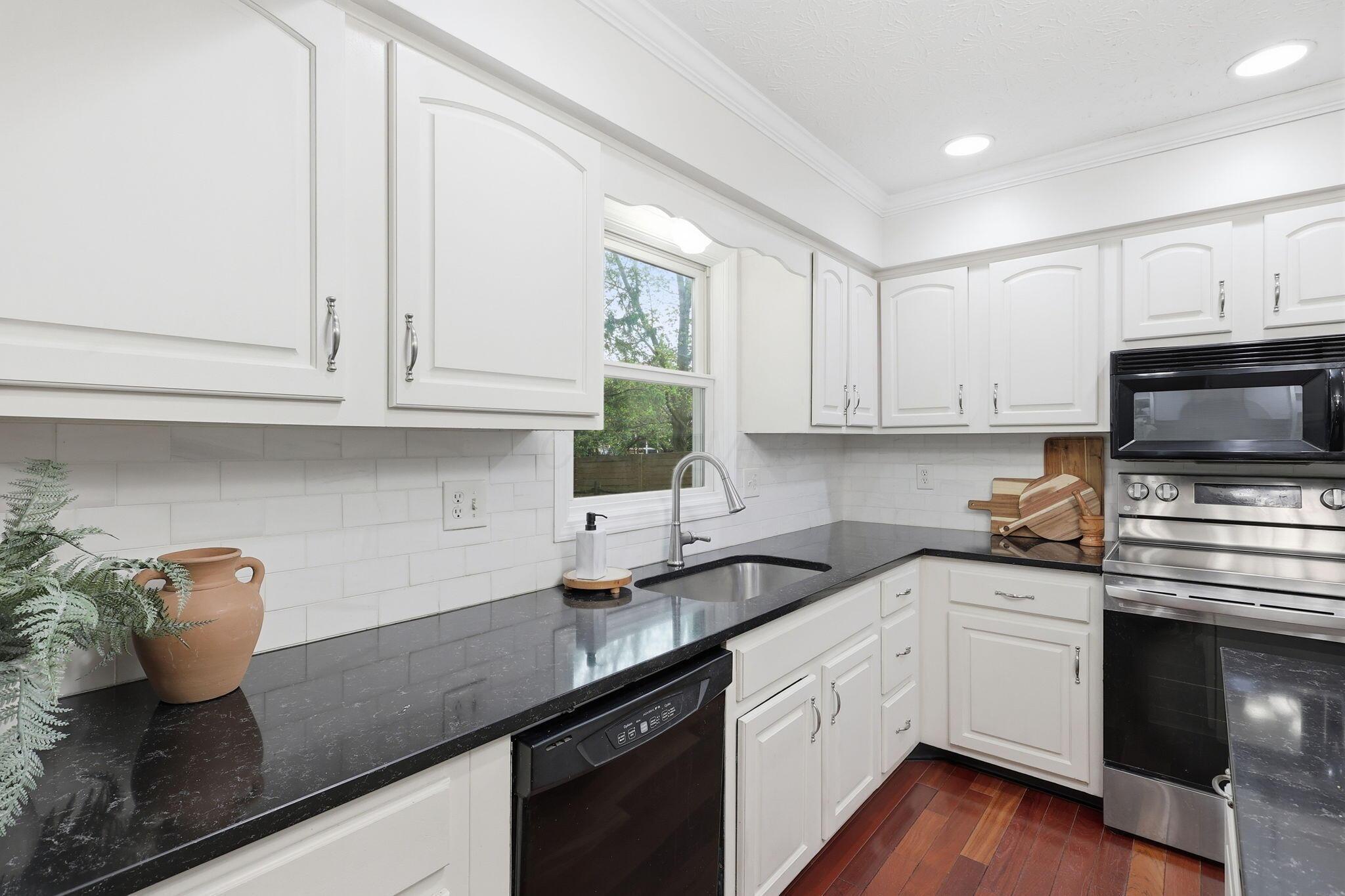 1091 Cross Country Drive
