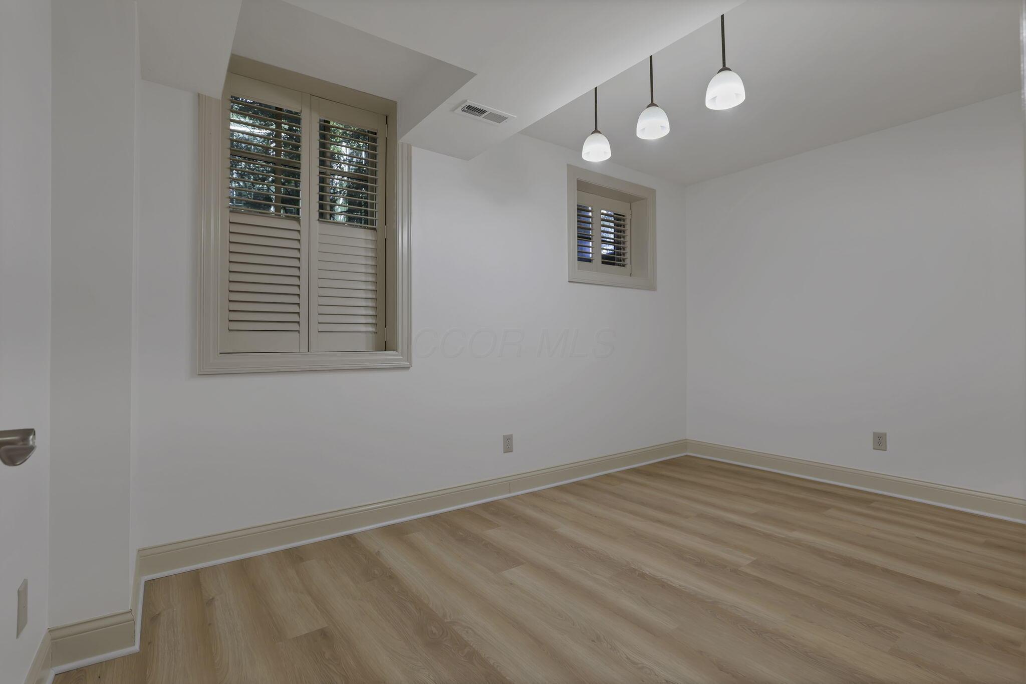 4085 Chelsea Green W