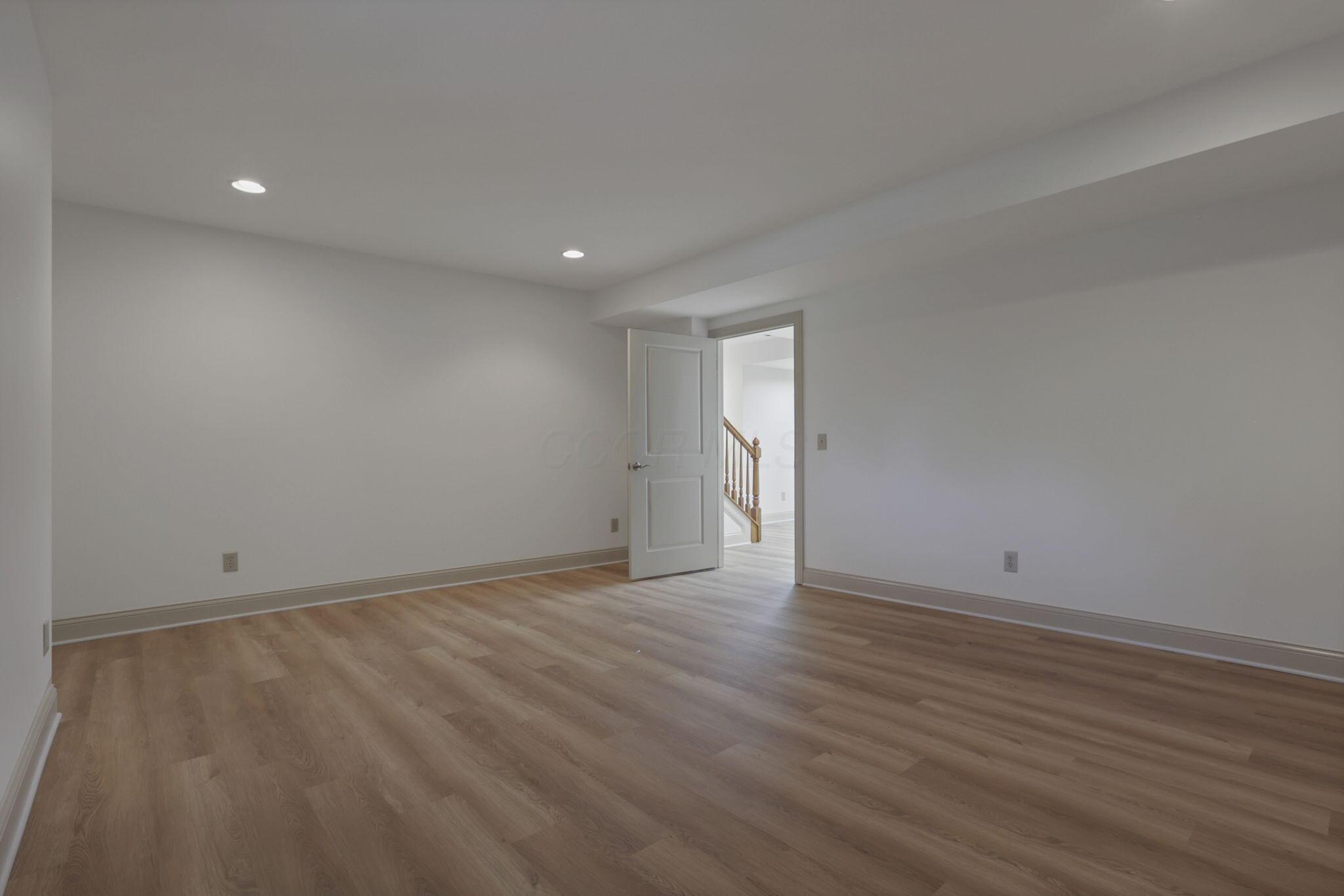 4085 Chelsea Green W