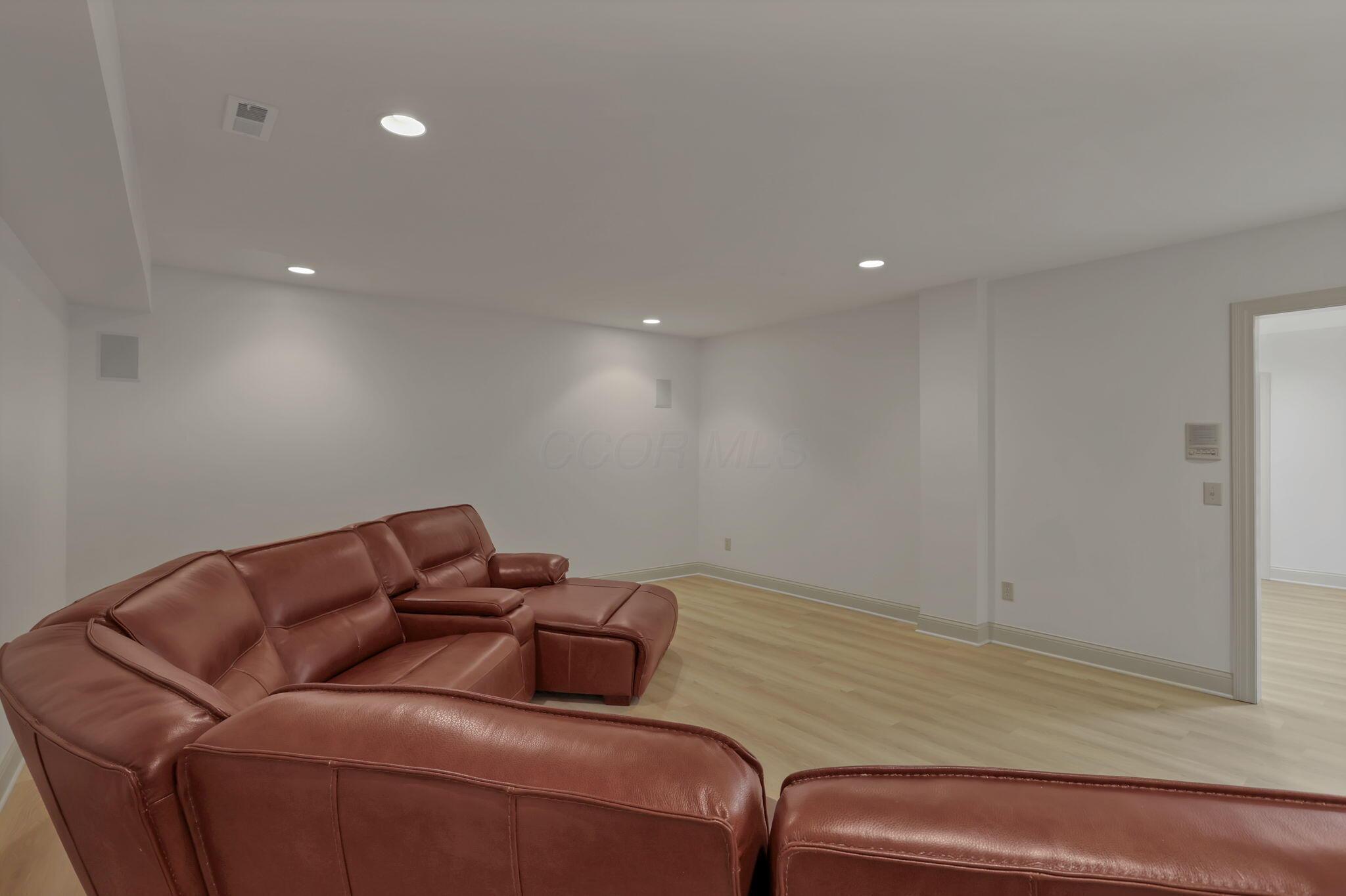 4085 Chelsea Green W