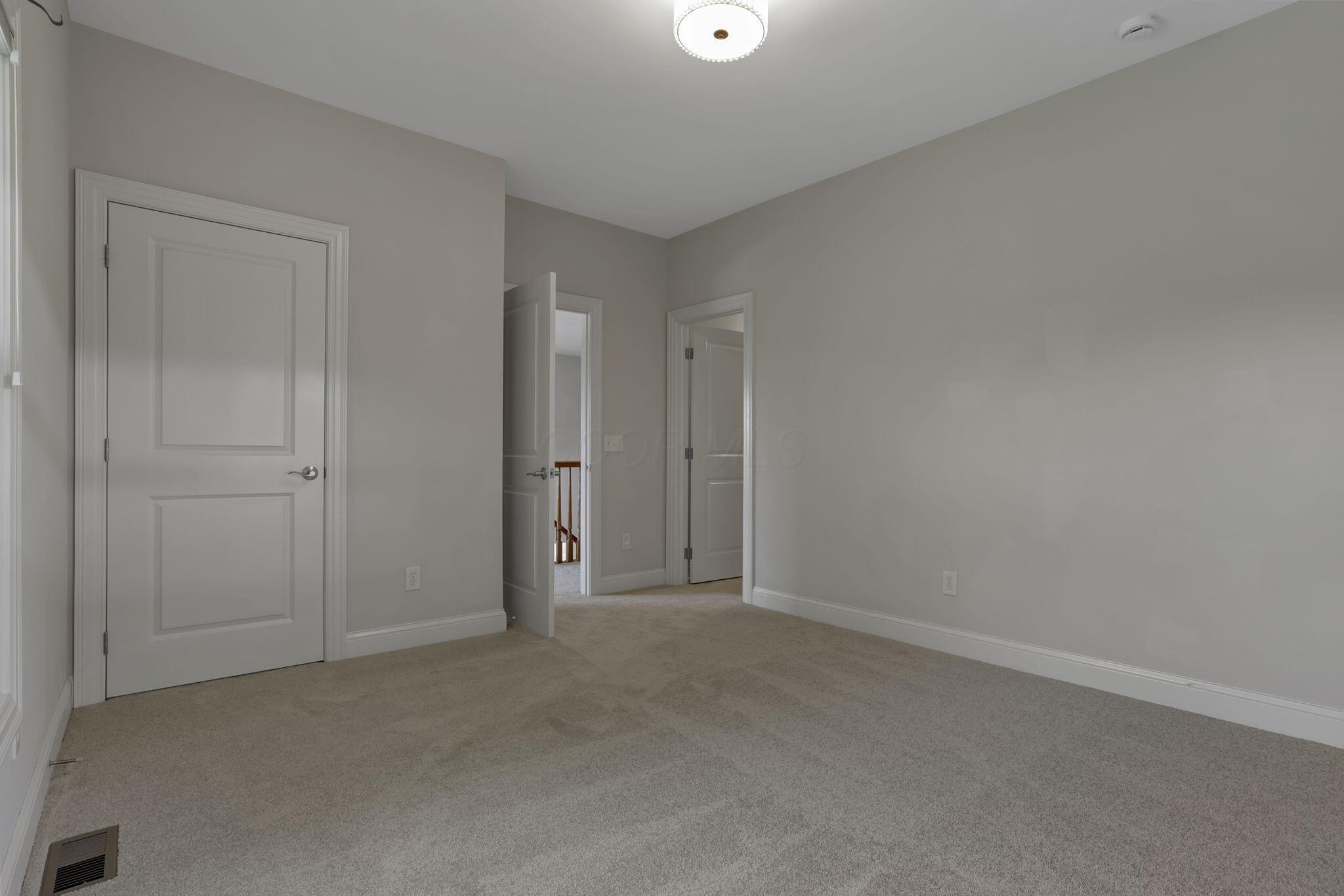4085 Chelsea Green W