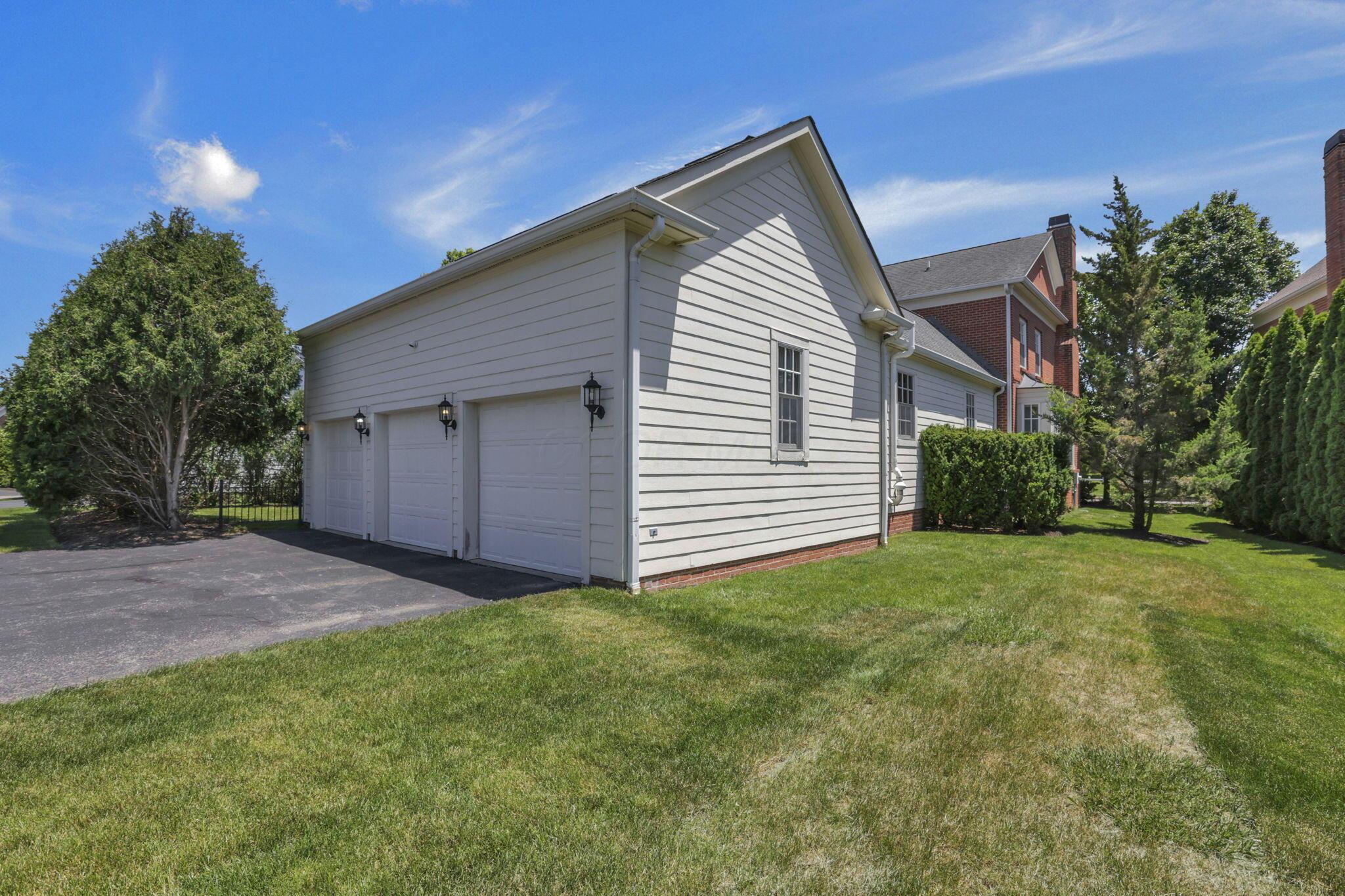 4085 Chelsea Green W