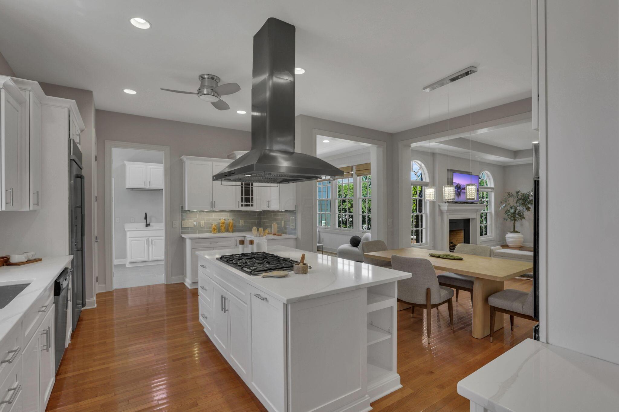 4085 Chelsea Green W