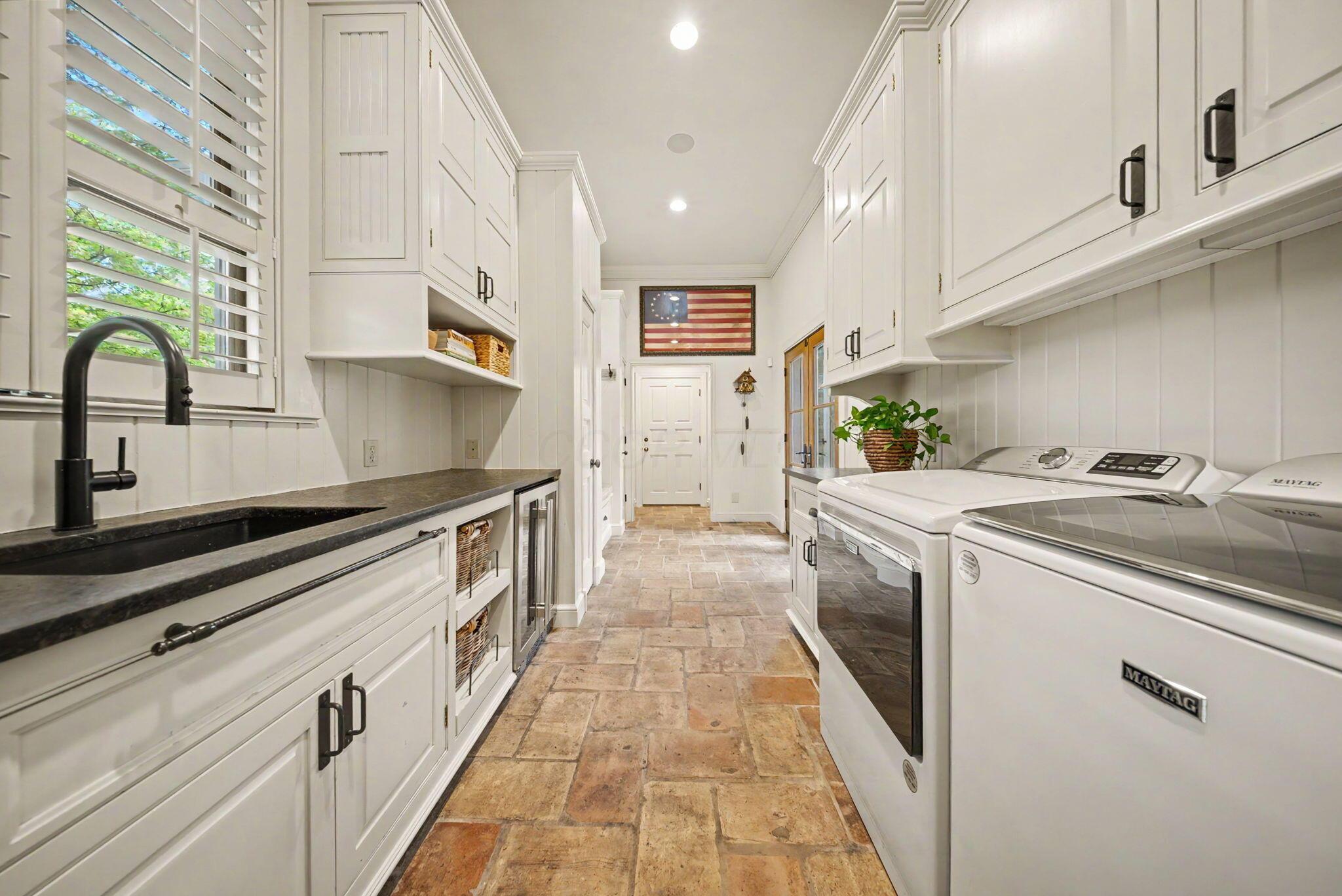 7376 James River Road