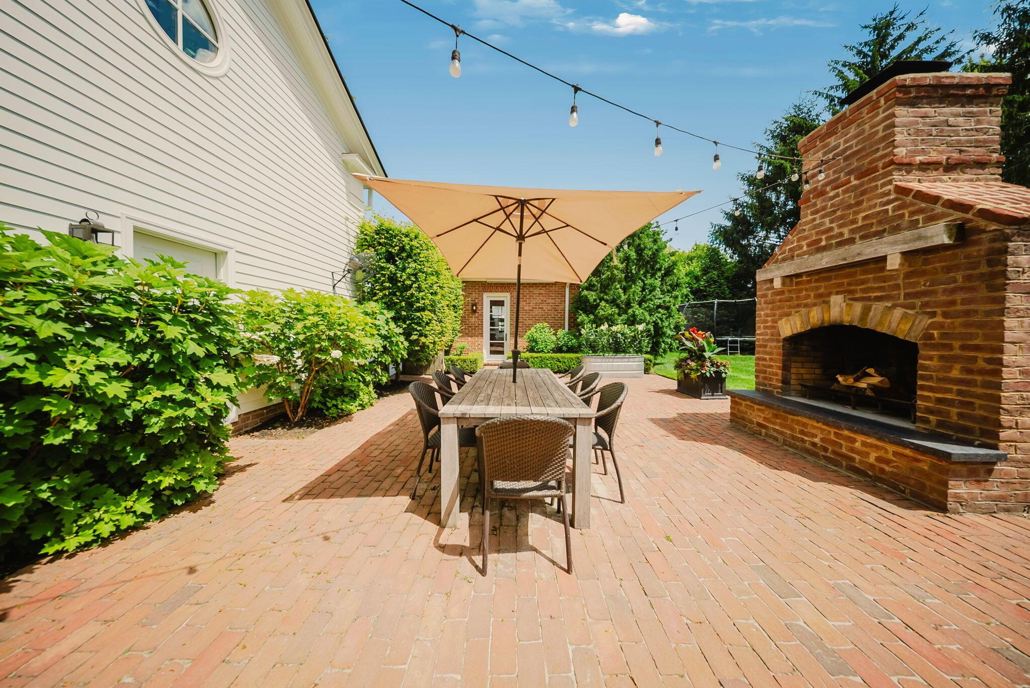 7376 James River Road