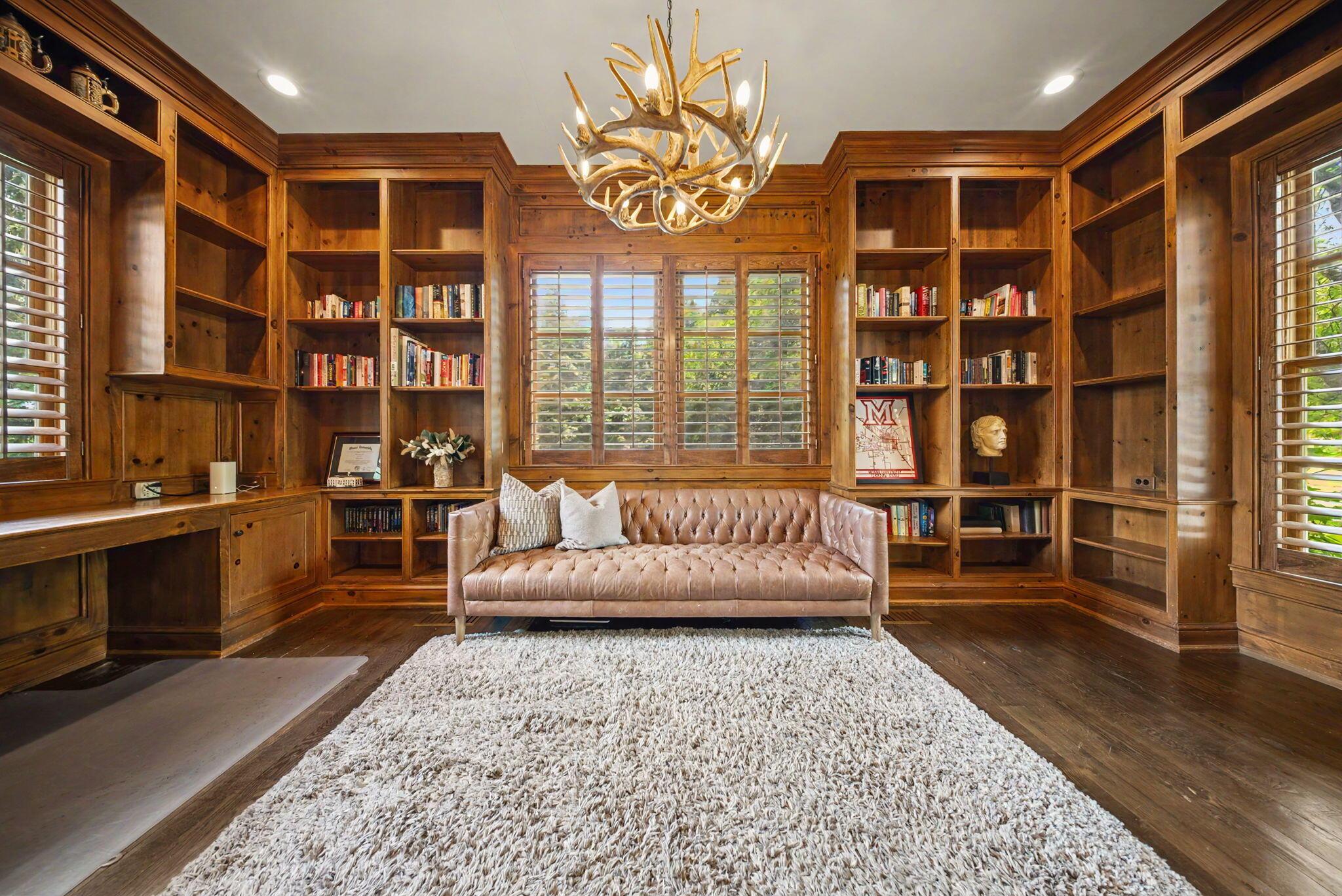 7376 James River Road