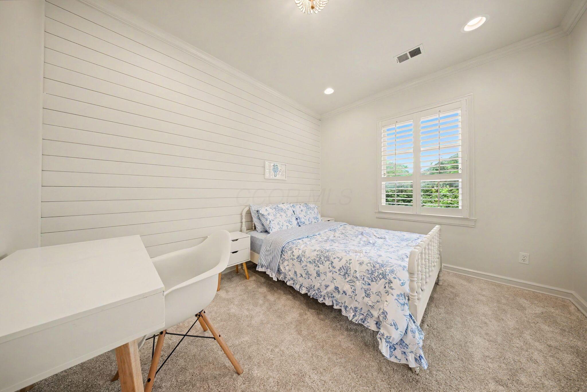 7376 James River Road