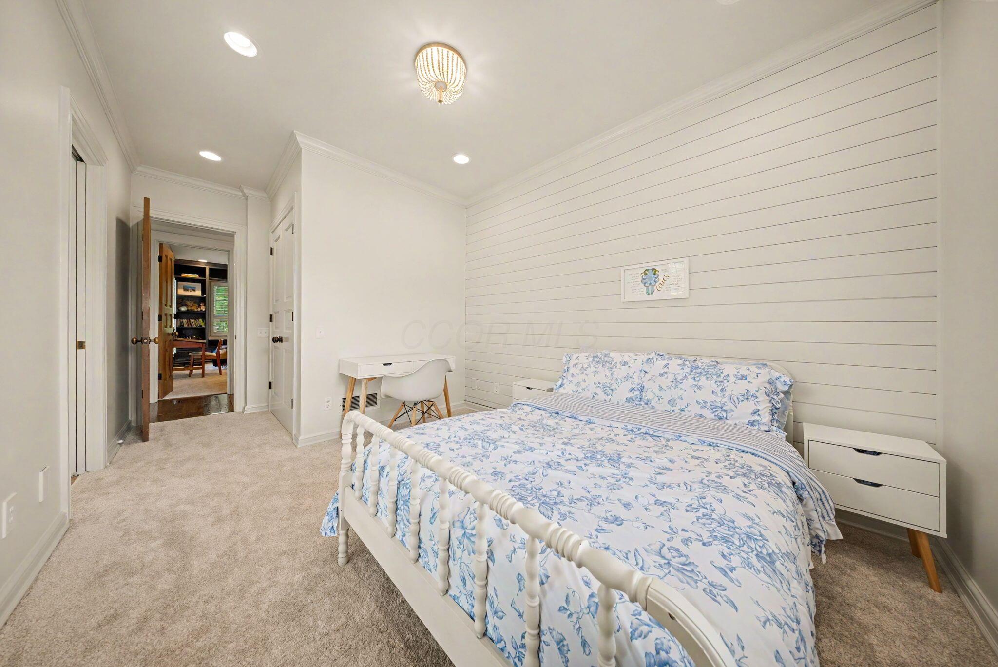 7376 James River Road