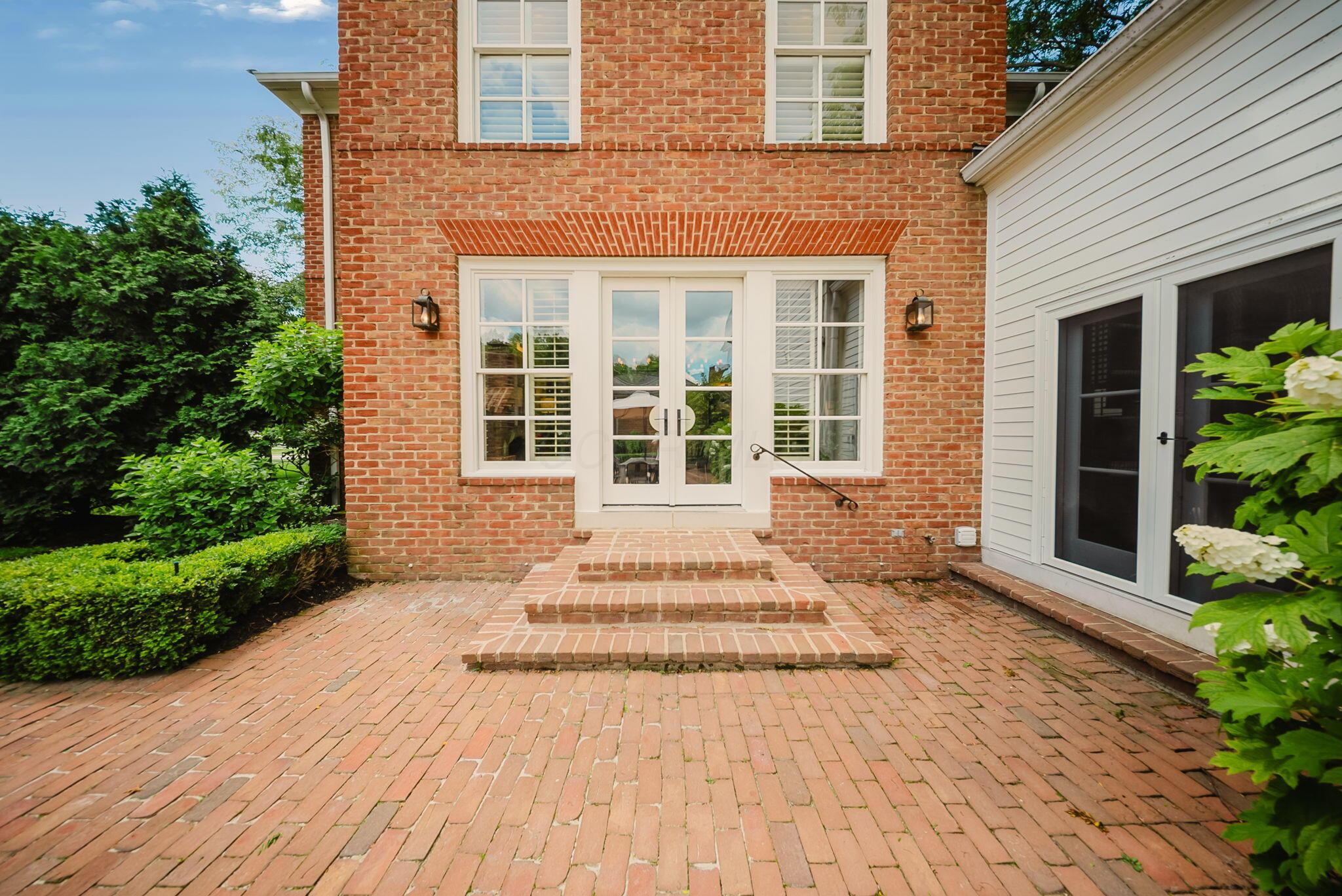 7376 James River Road