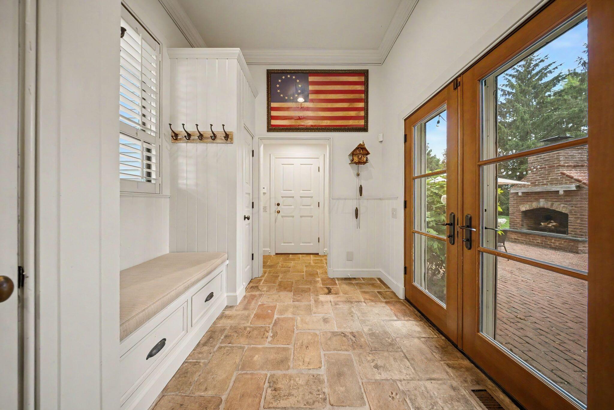7376 James River Road