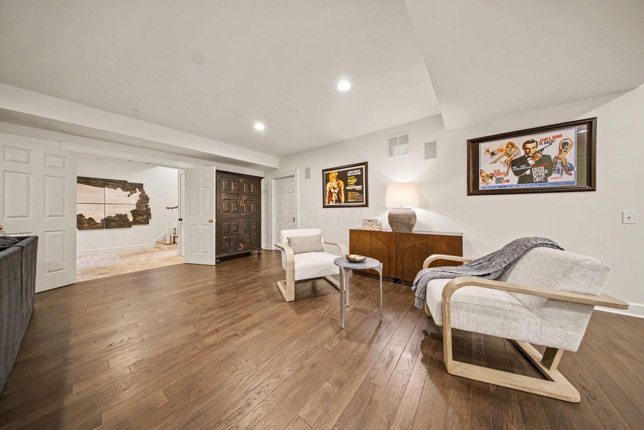 7376 James River Road
