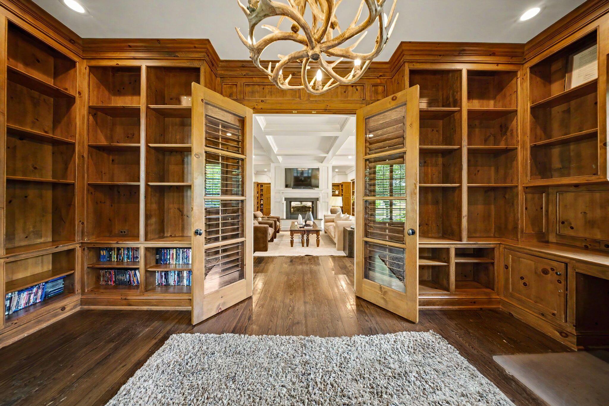 7376 James River Road