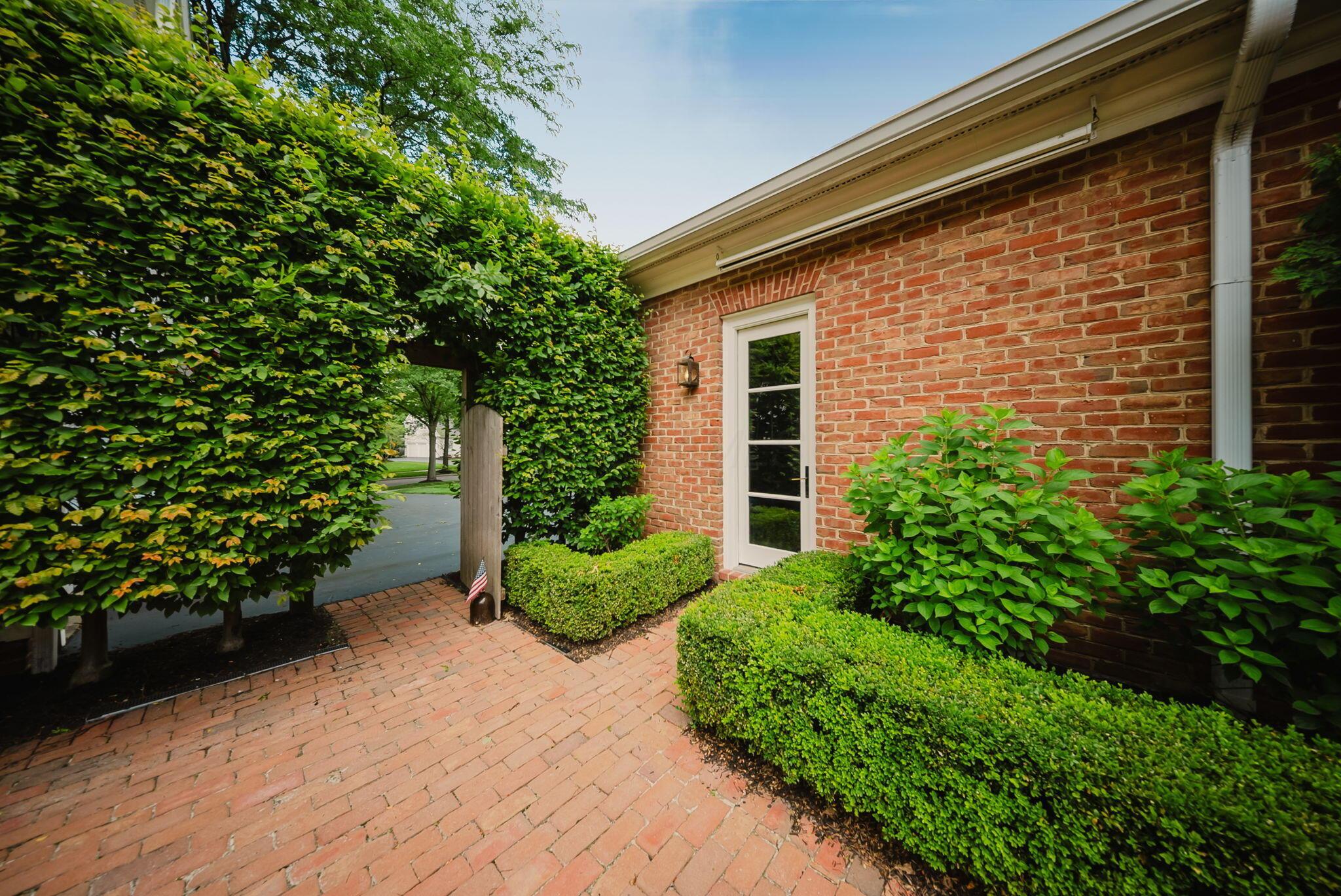 7376 James River Road