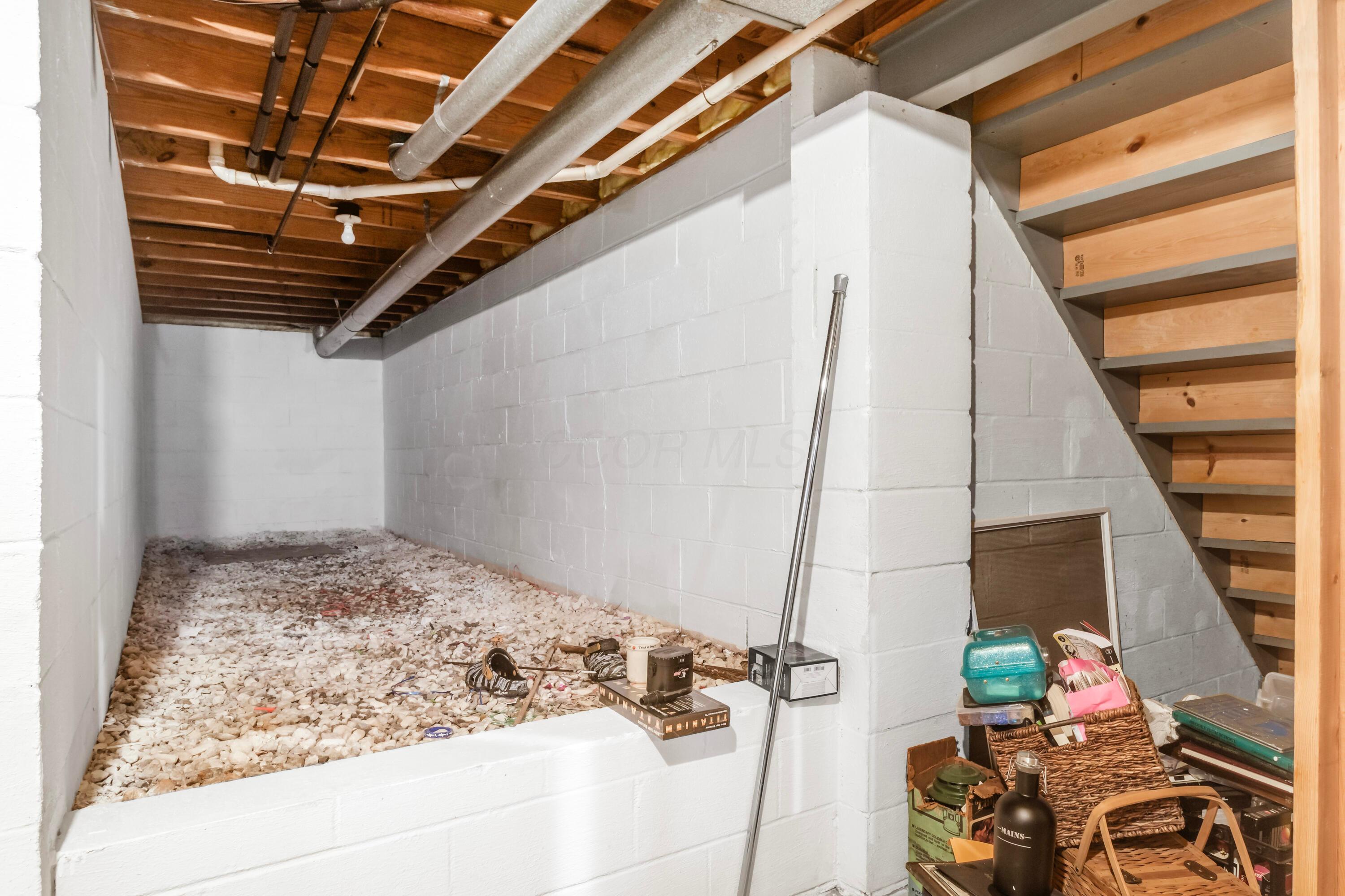 5912 Buechler Bend