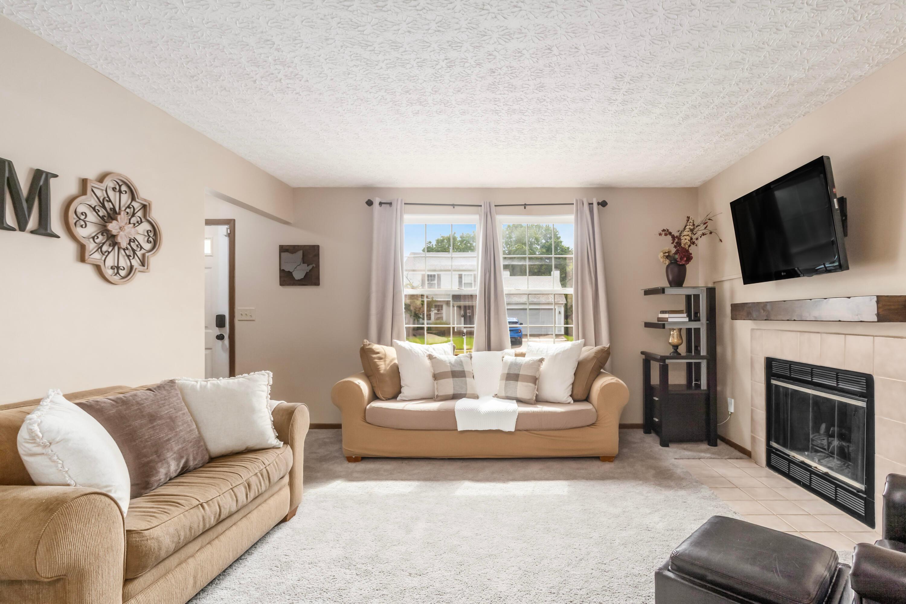 5912 Buechler Bend