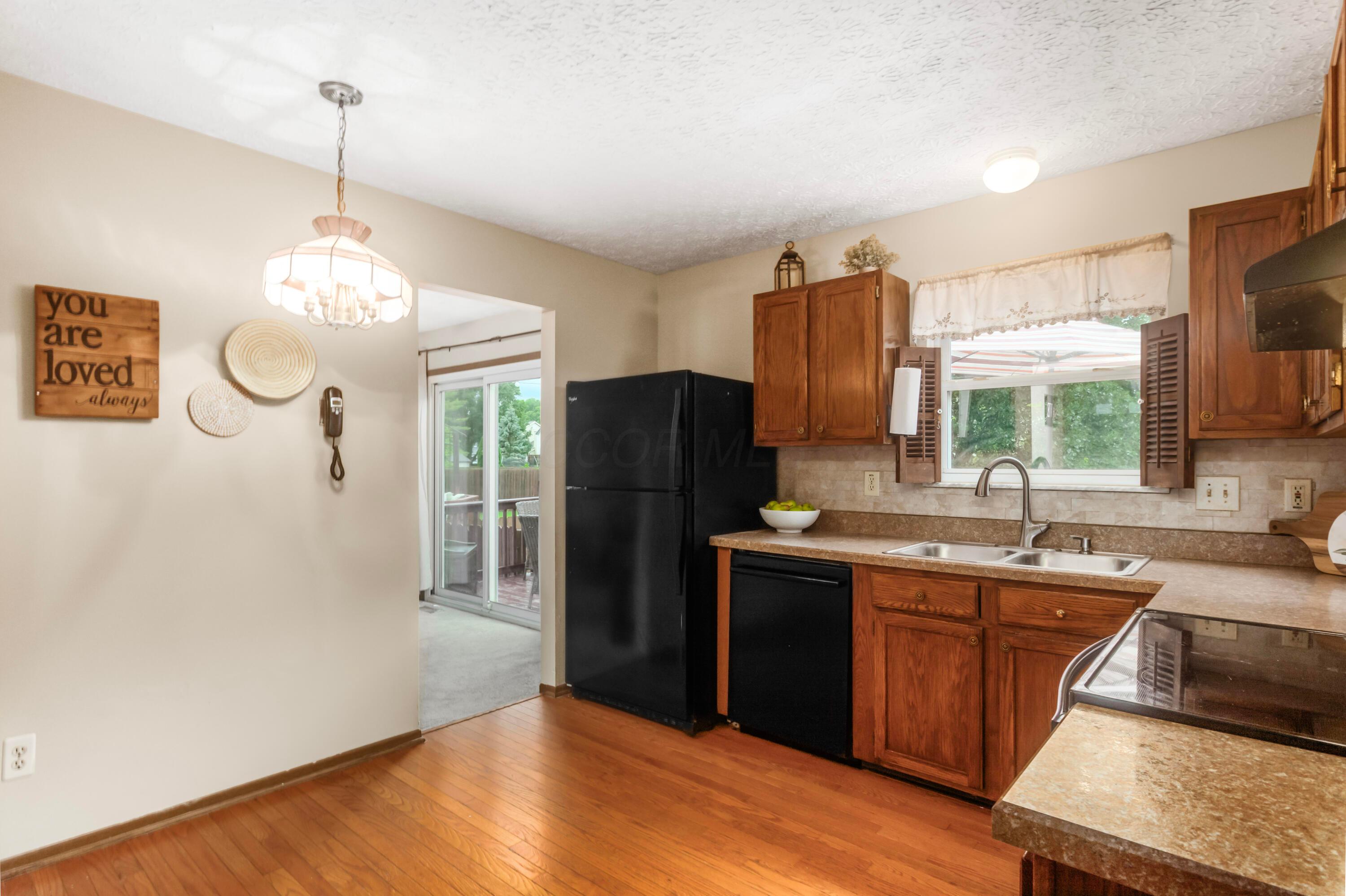 5912 Buechler Bend