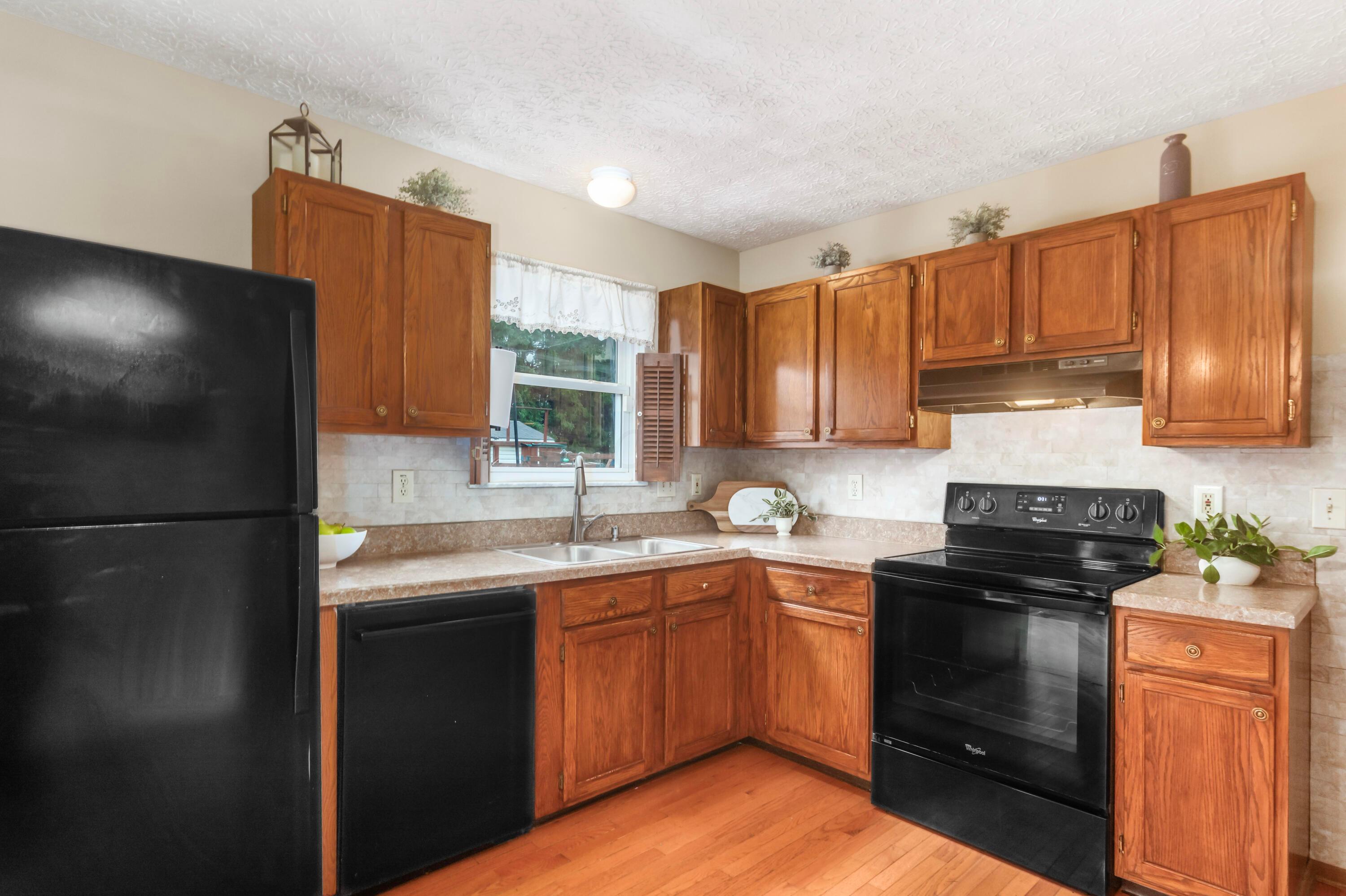 5912 Buechler Bend