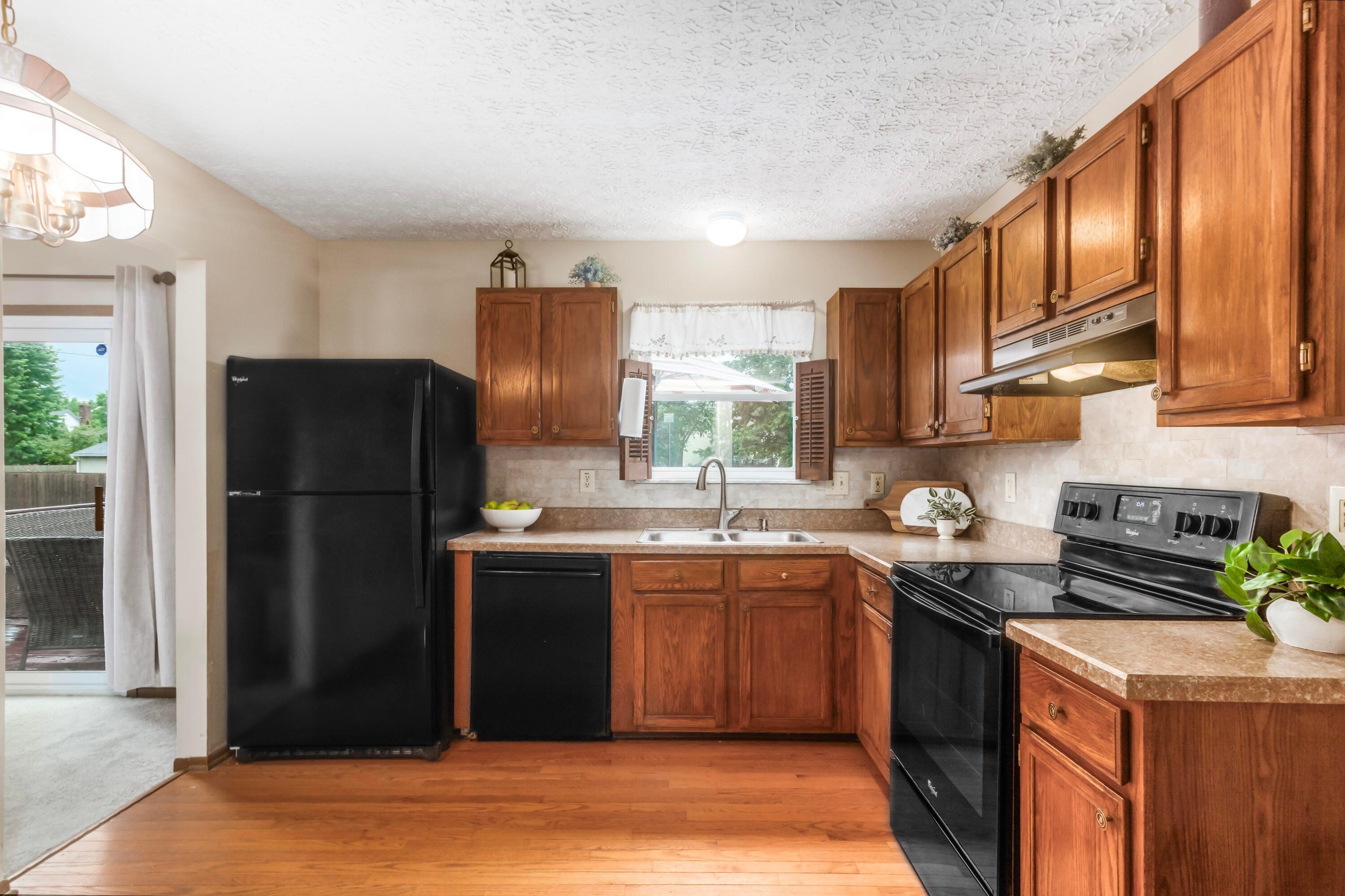 5912 Buechler Bend