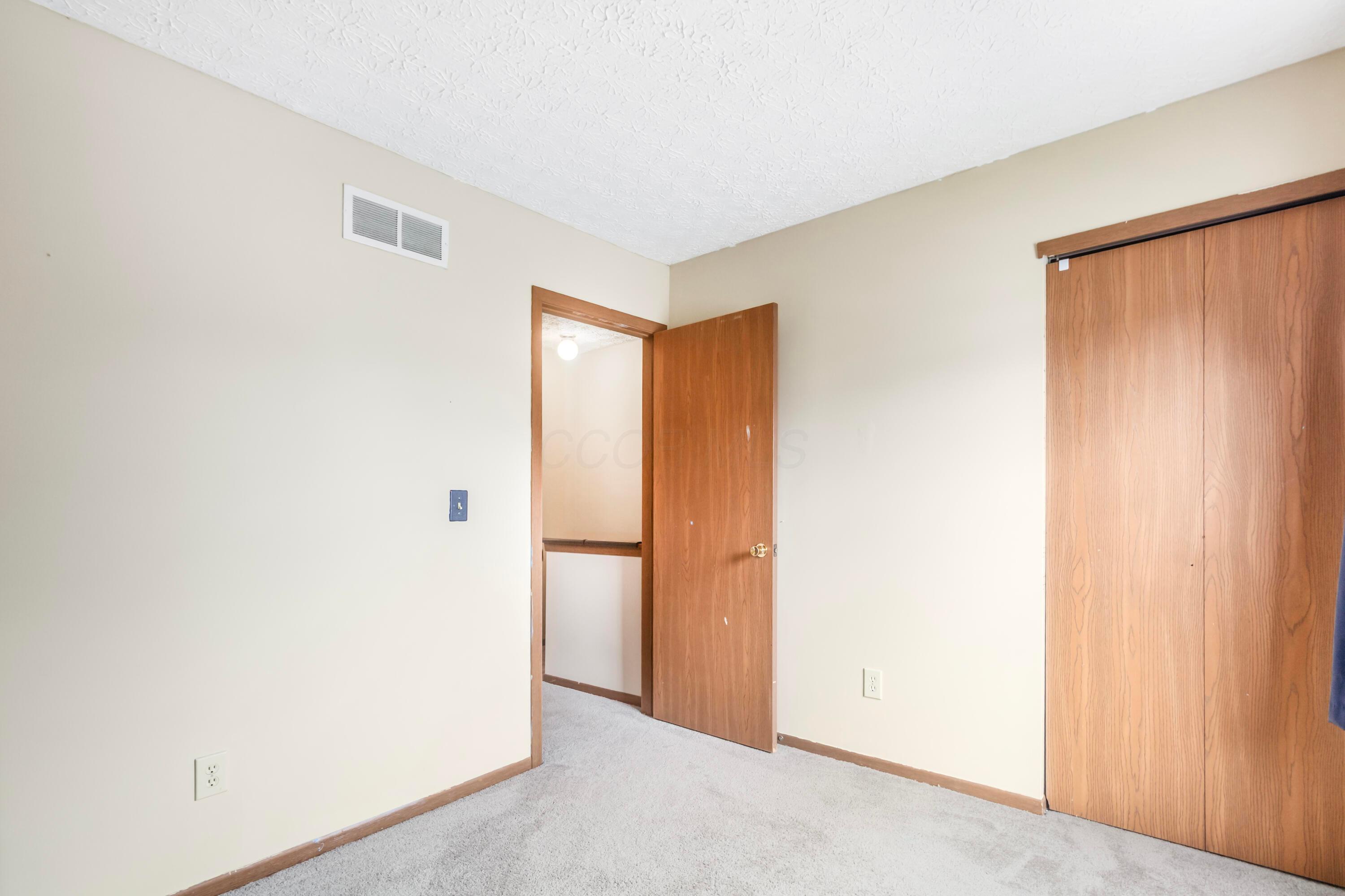 5912 Buechler Bend