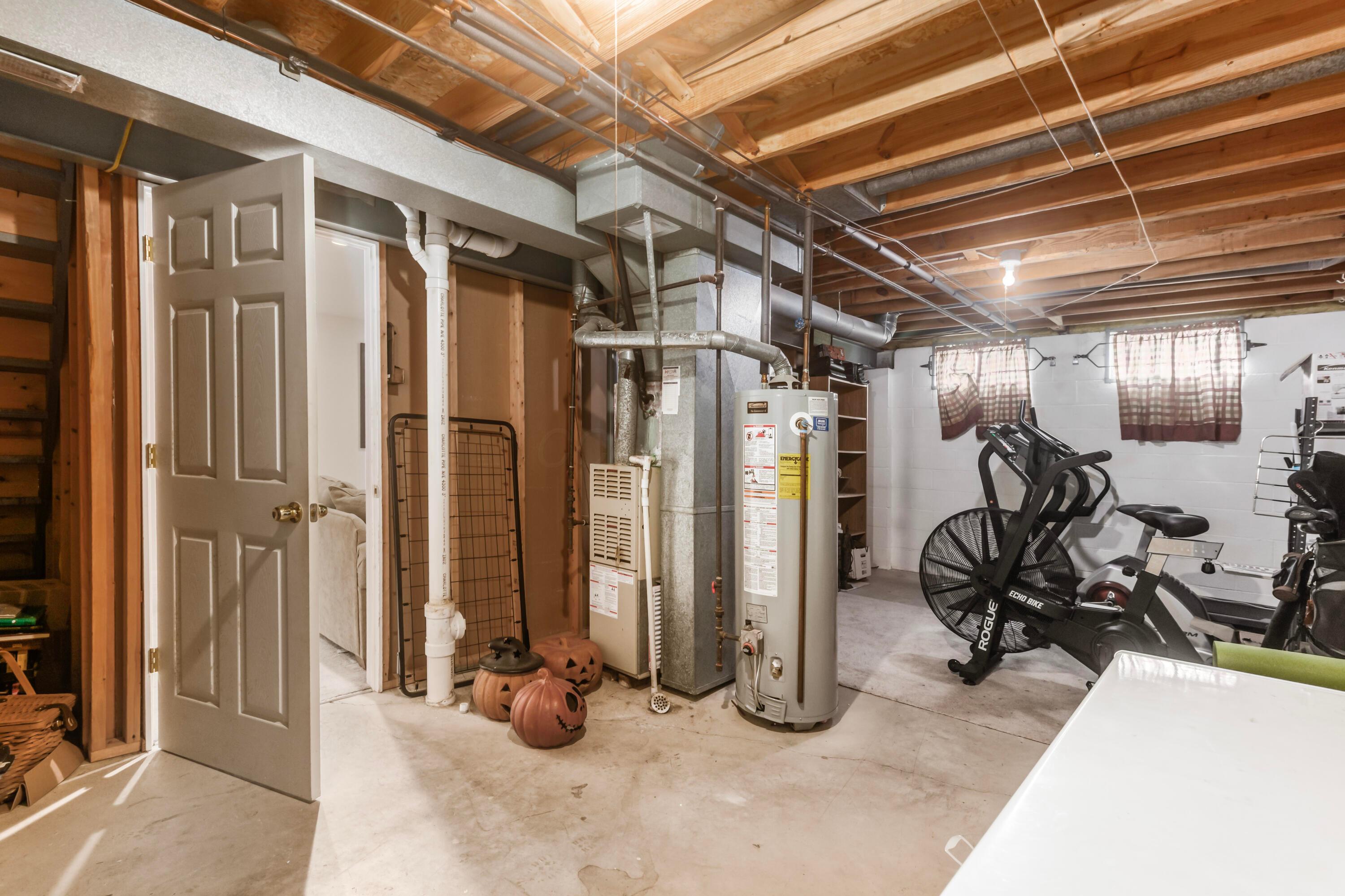 5912 Buechler Bend