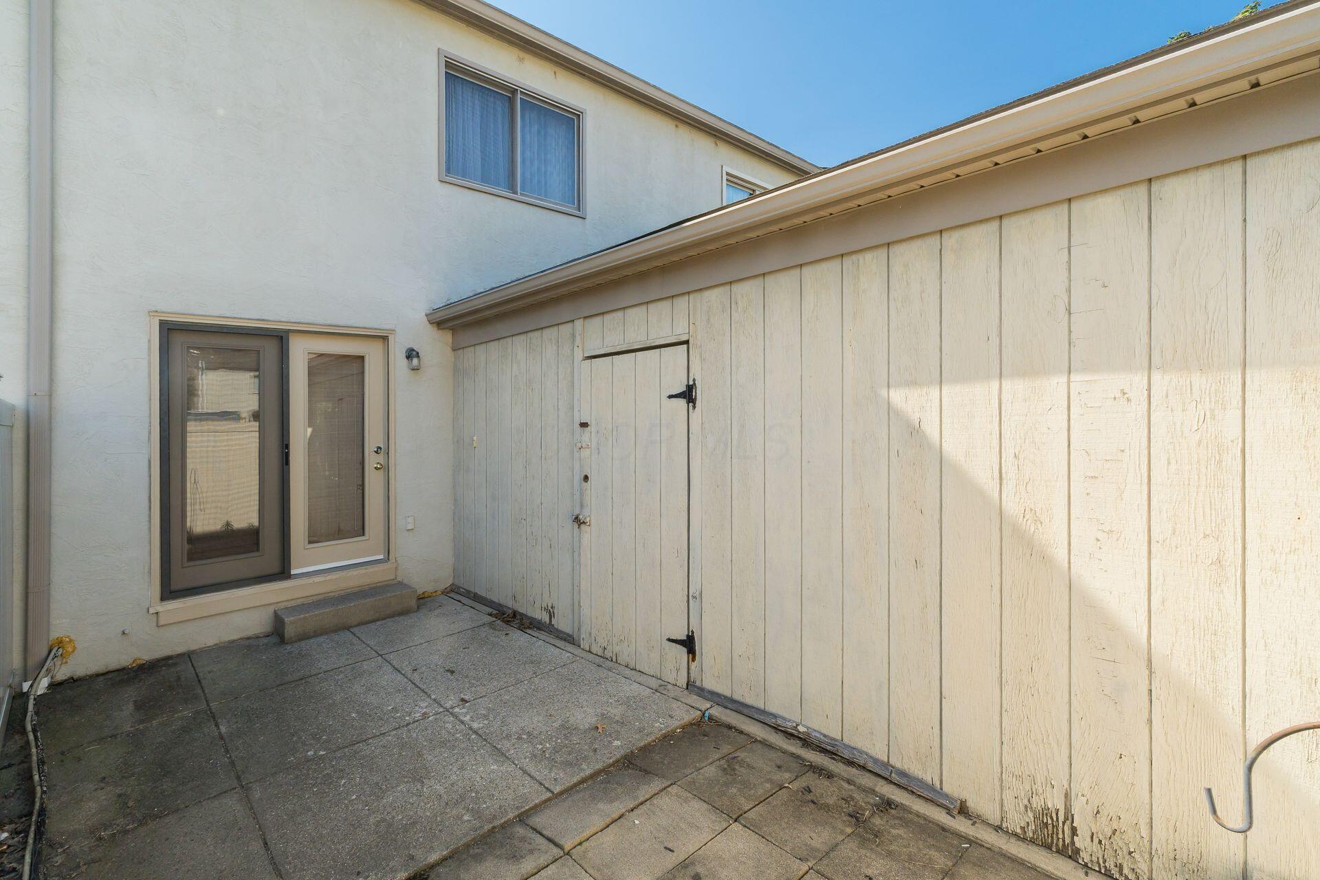 1949 Rockdale Drive, 32