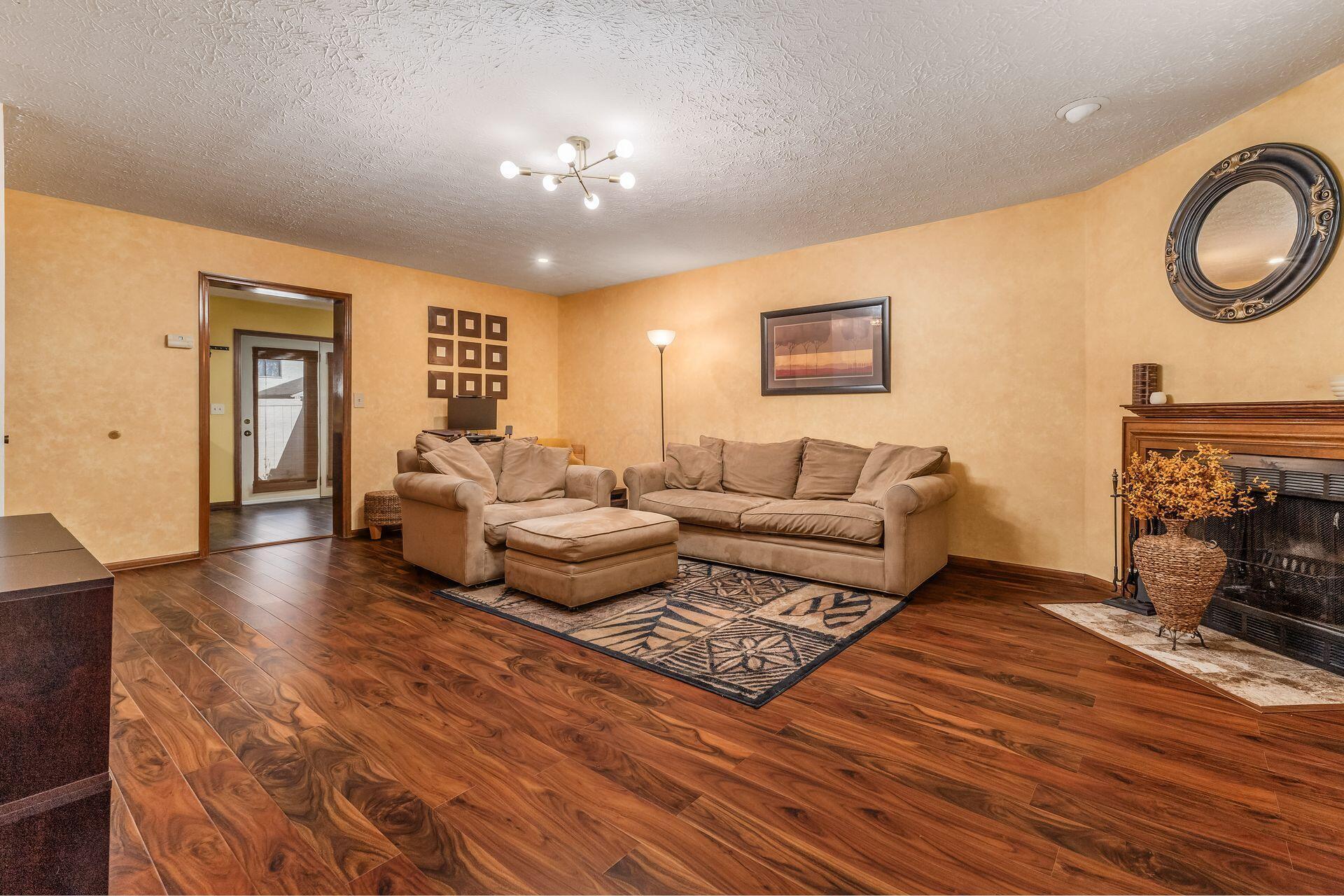 1949 Rockdale Drive, 32