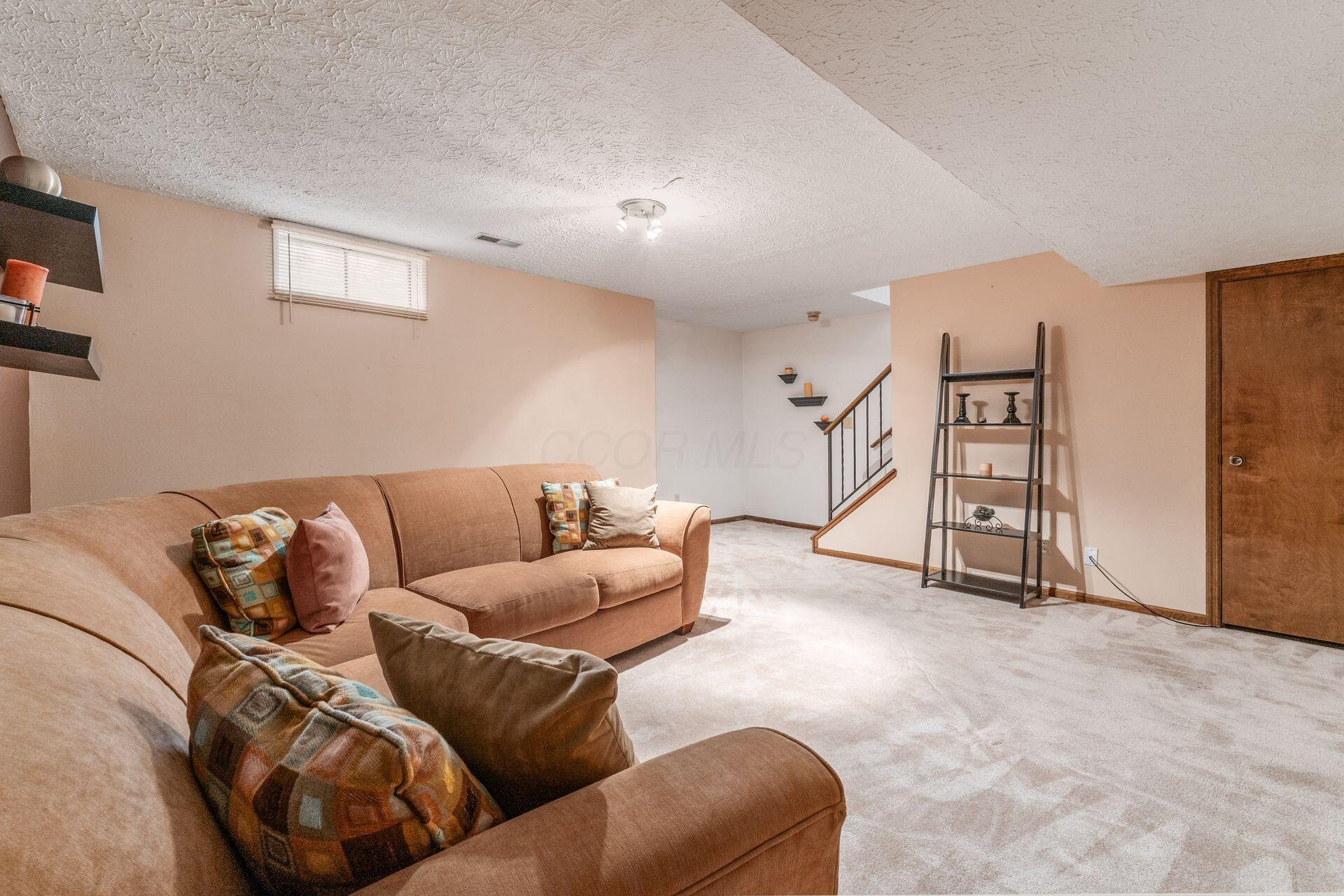 1949 Rockdale Drive, 32
