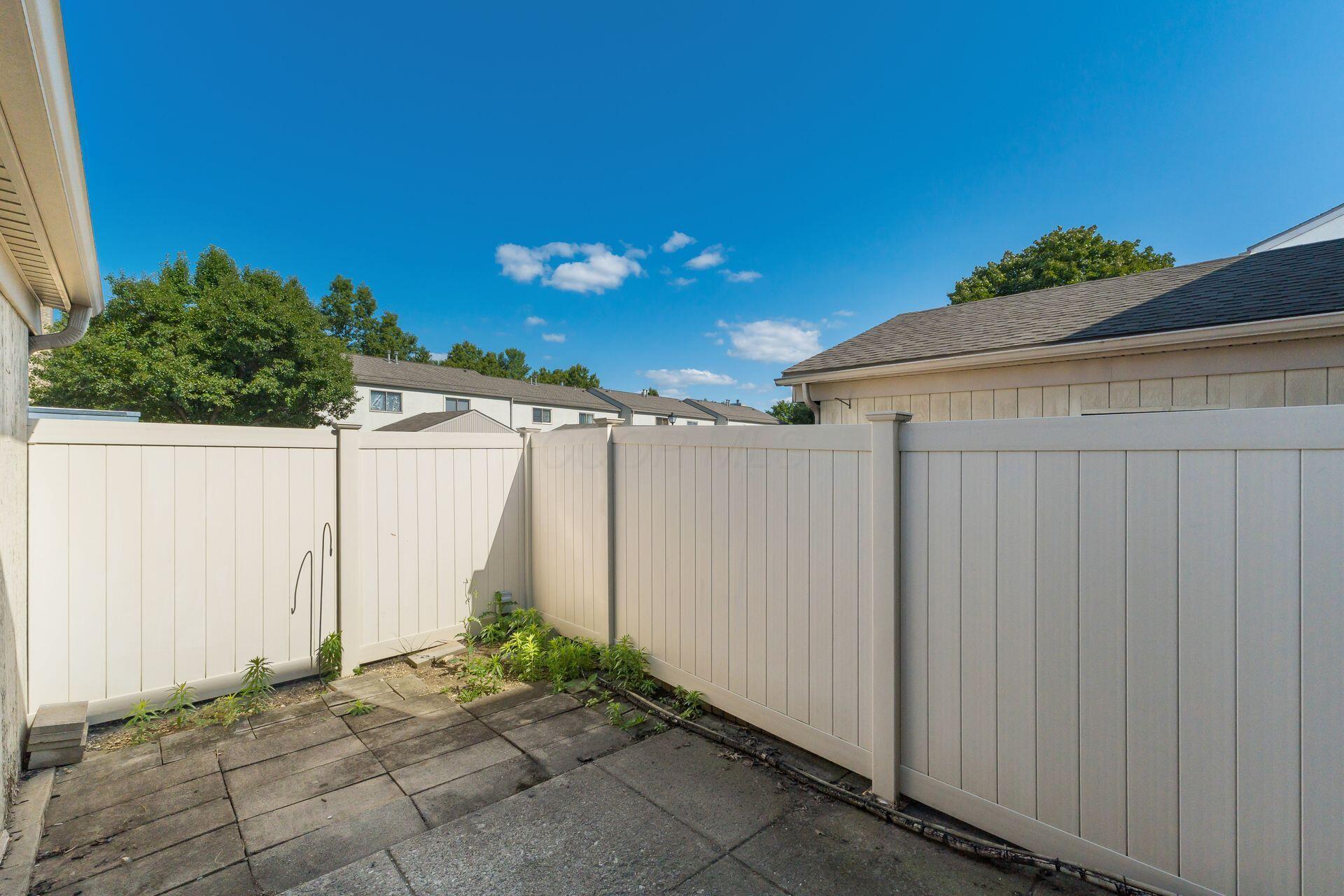 1949 Rockdale Drive, 32