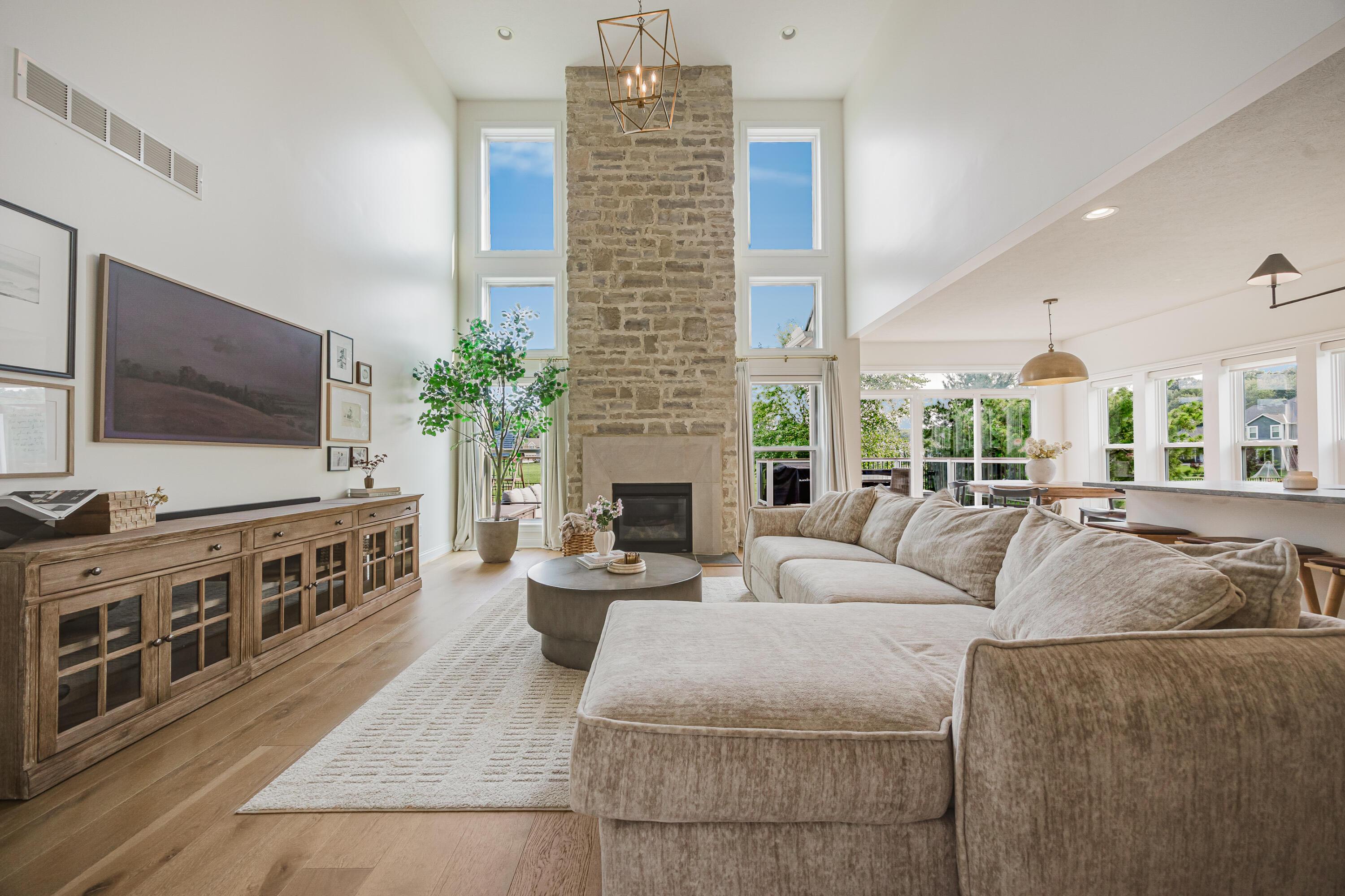7442 Broxton Lane