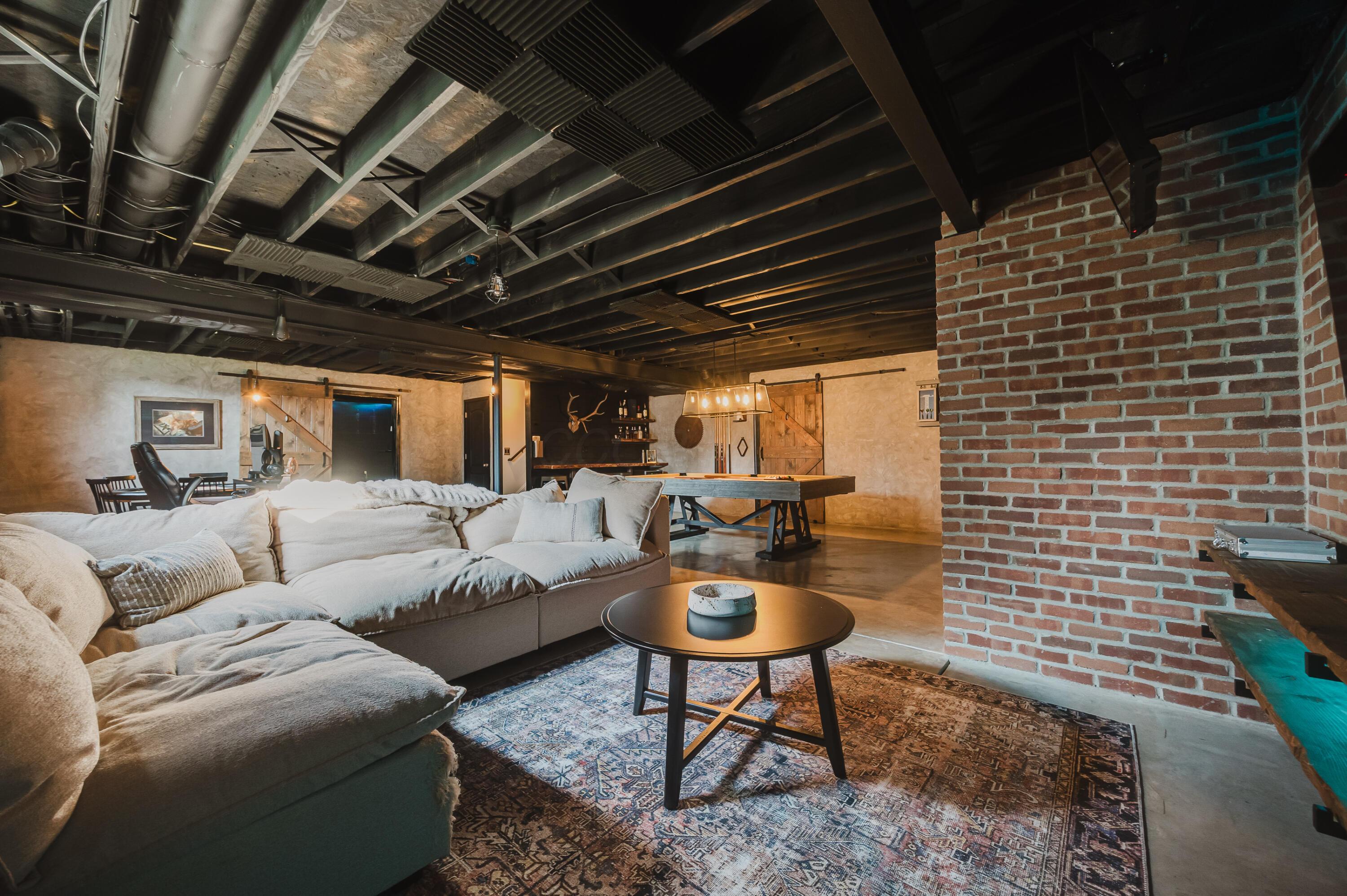7442 Broxton Lane