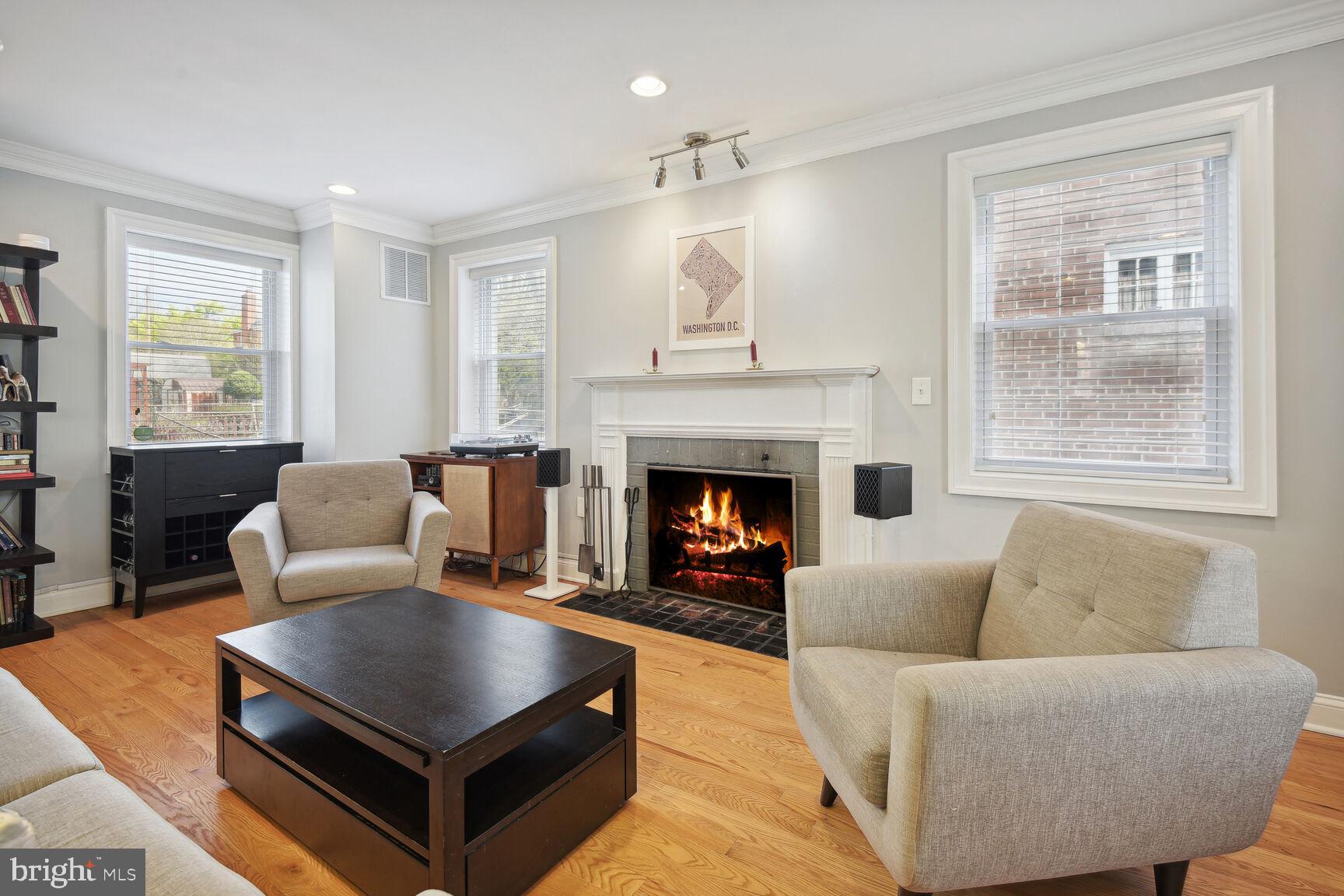 1247 Underwood St NW