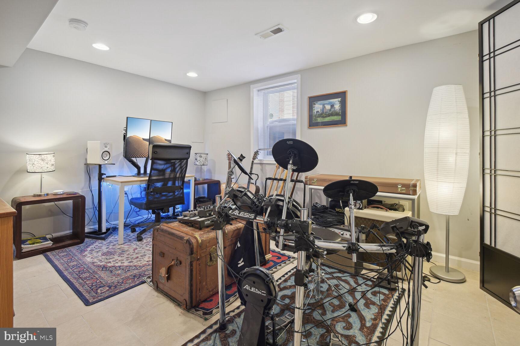 1247 Underwood St NW