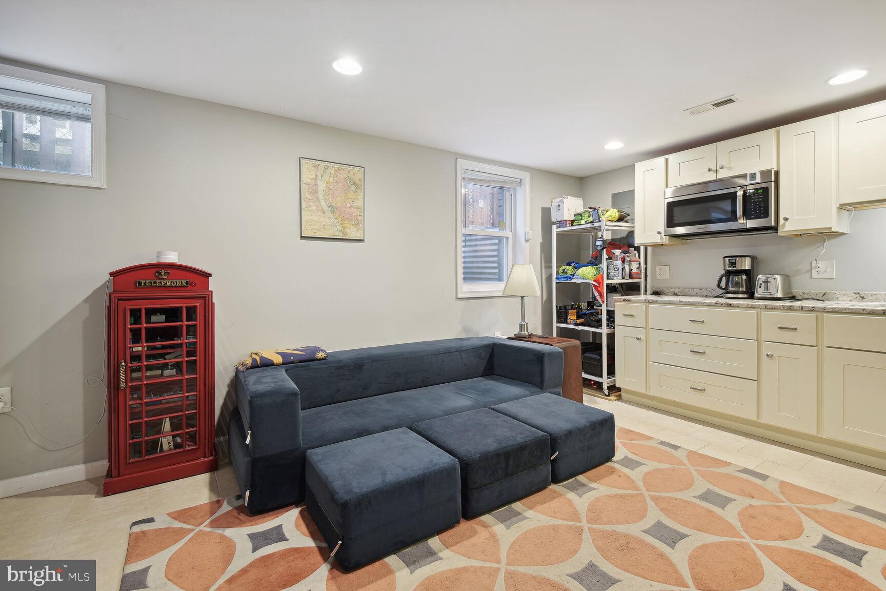 1247 Underwood St NW