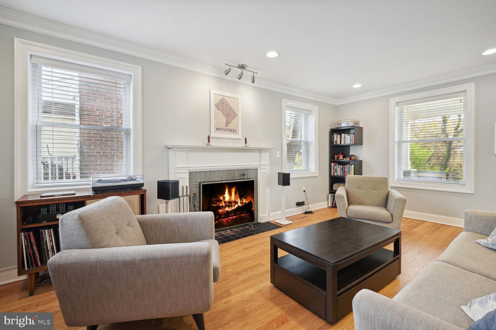 1247 Underwood St NW