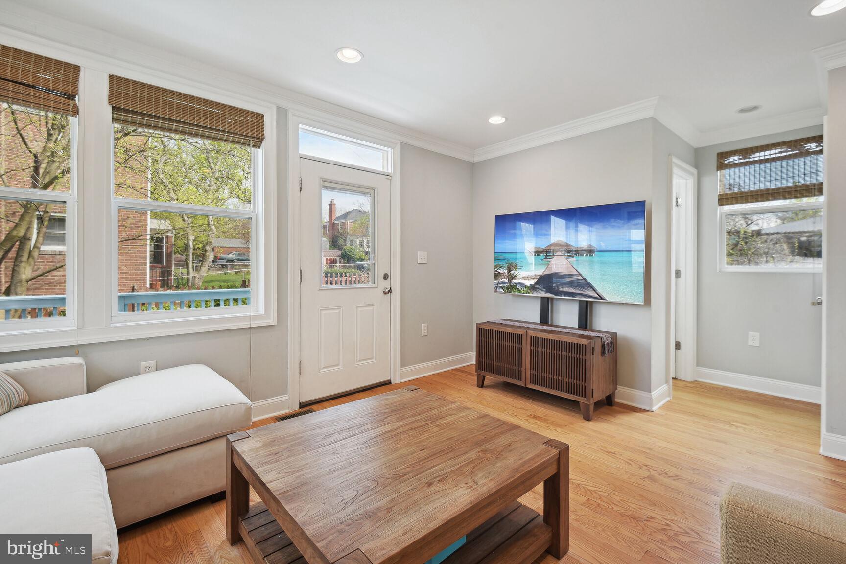 1247 Underwood St NW