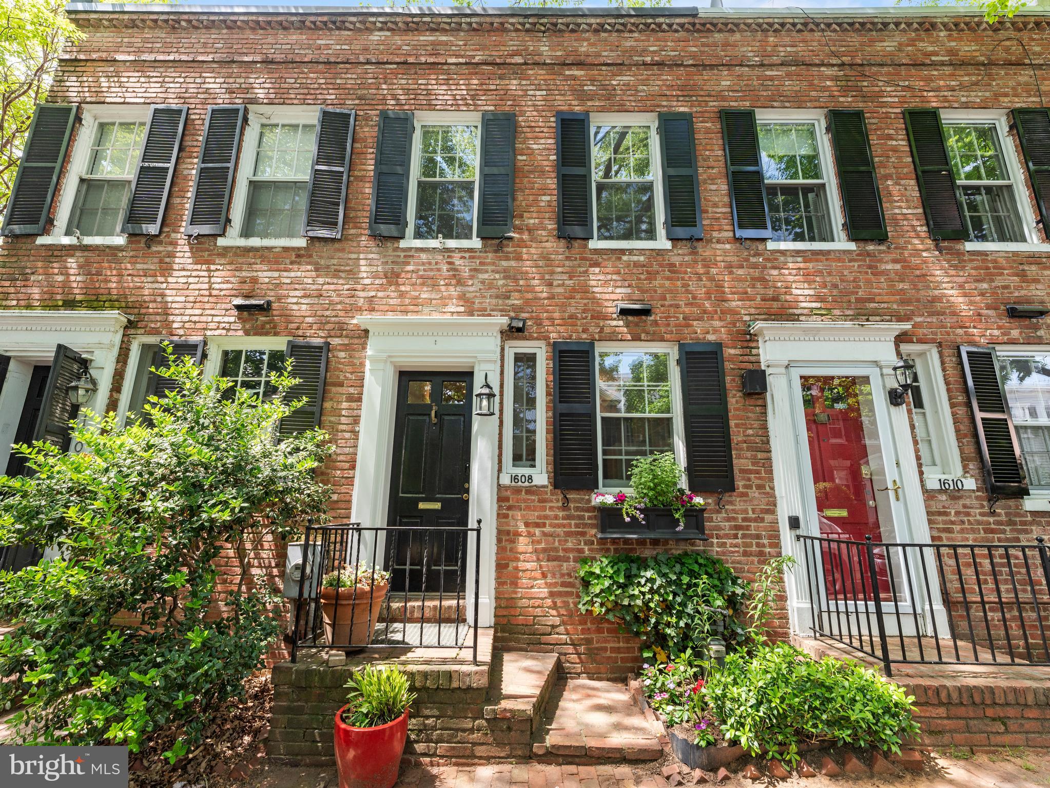 1608 34th St NW