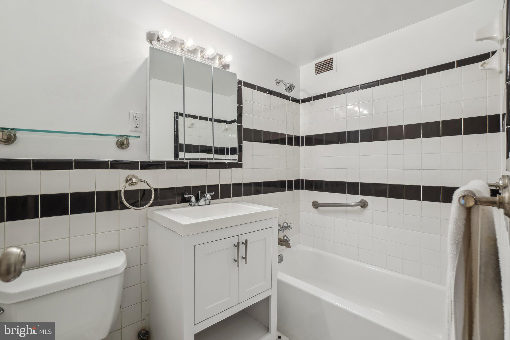 4200 Cathedral Ave NW #604