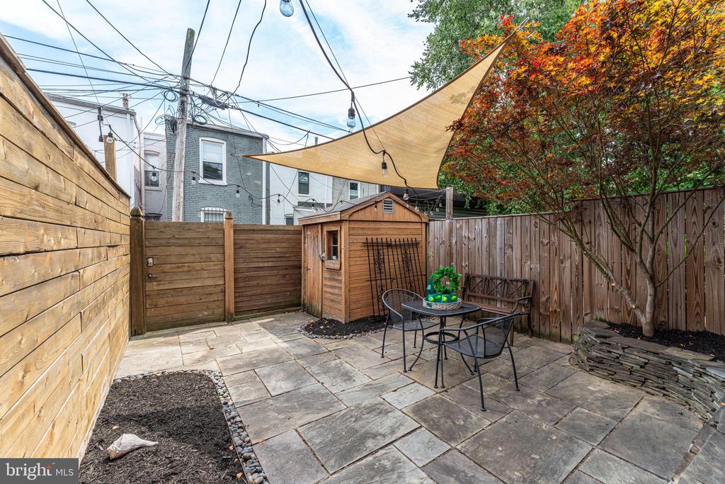 1233 I St NE
