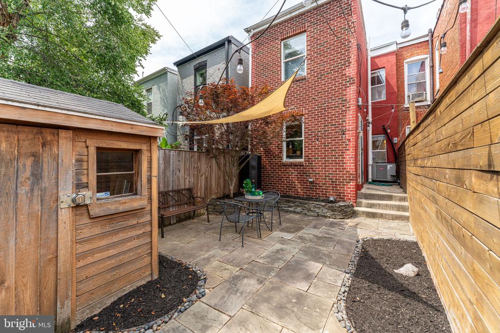 1233 I St NE