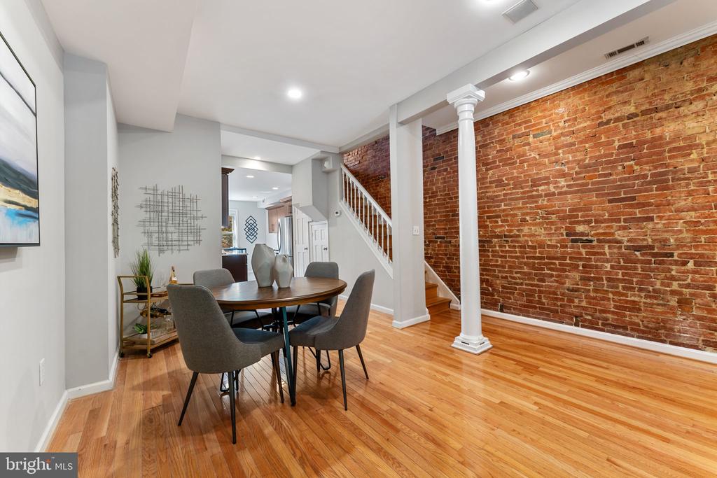 1233 I St NE