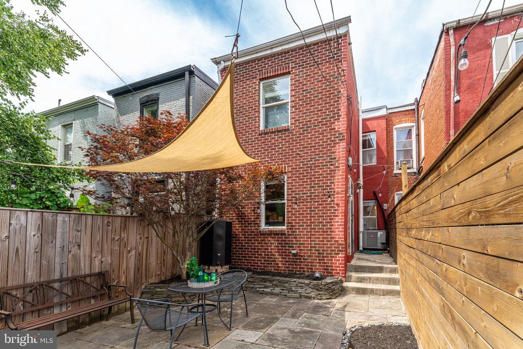 1233 I St NE