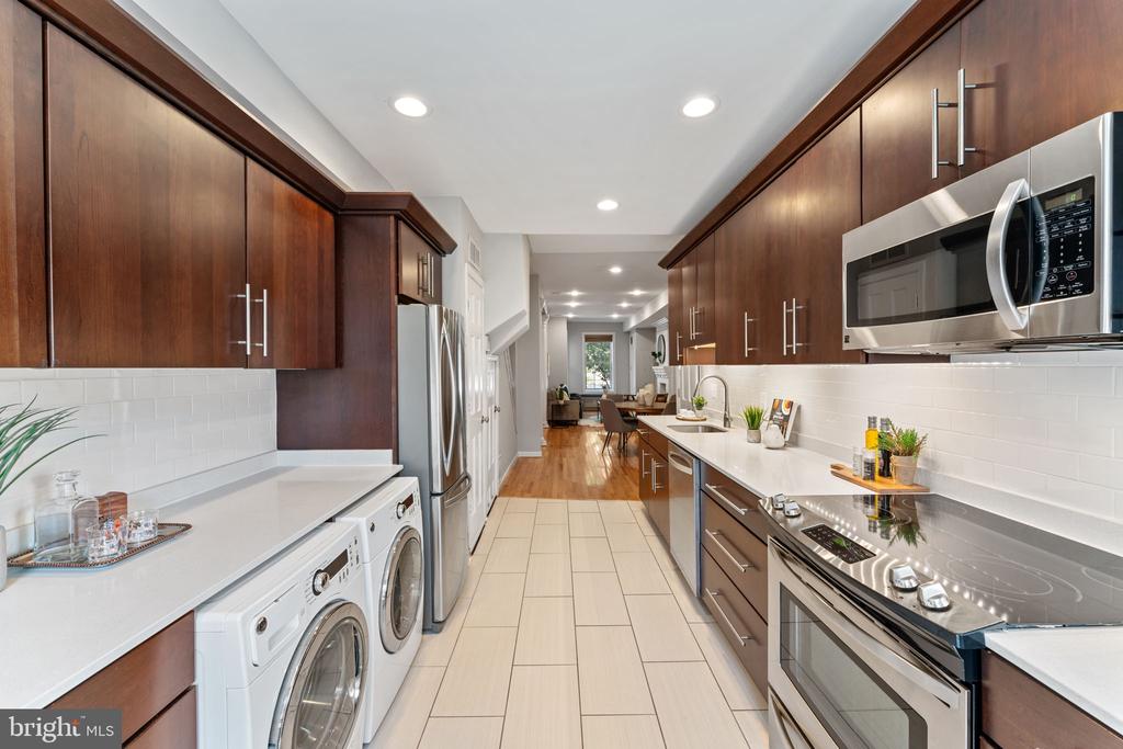 1233 I St NE