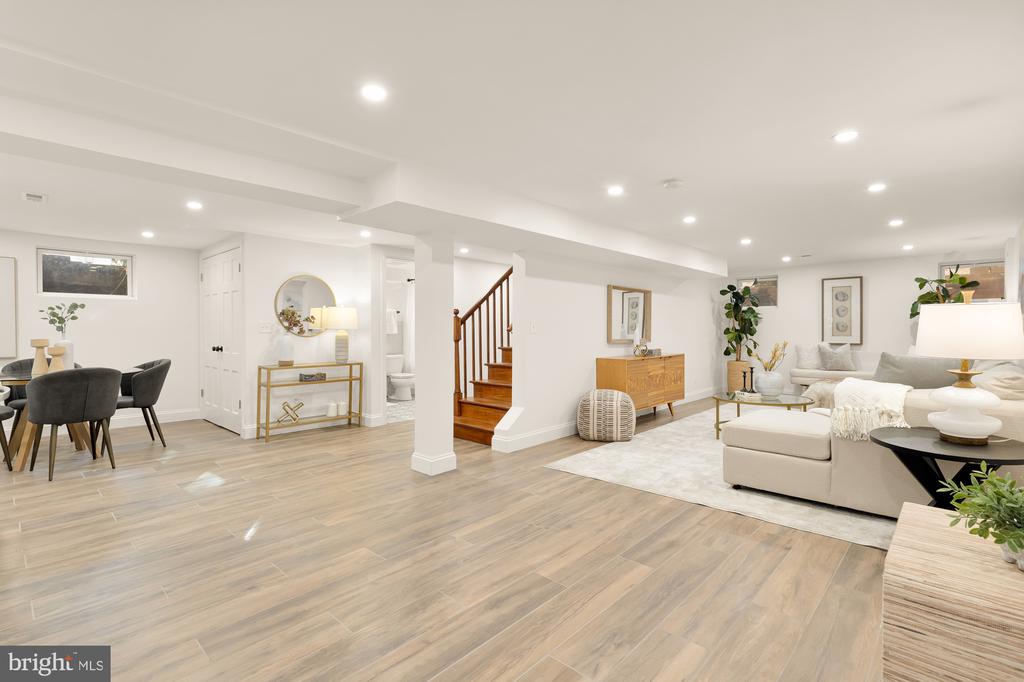 811 Dogwood St NW