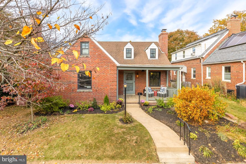 811 Dogwood St NW