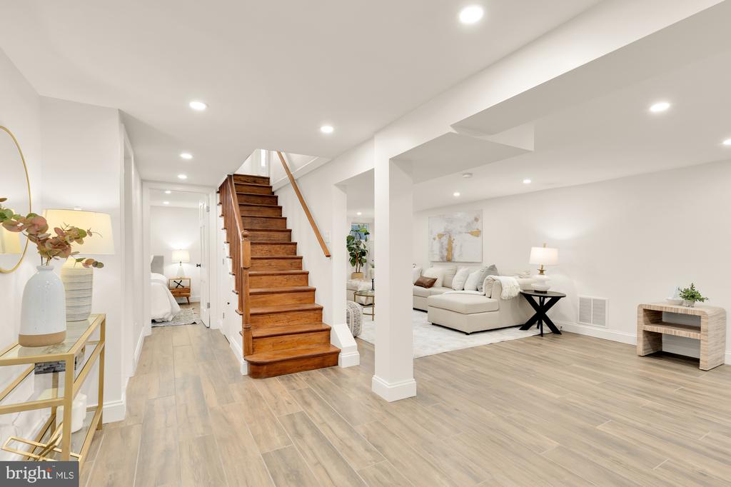 811 Dogwood St NW