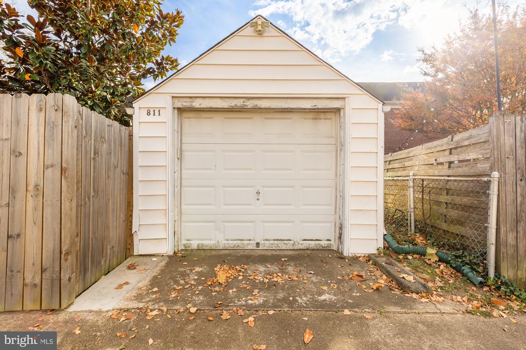 811 Dogwood St NW