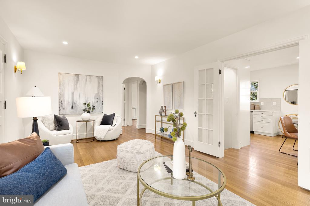 811 Dogwood St NW